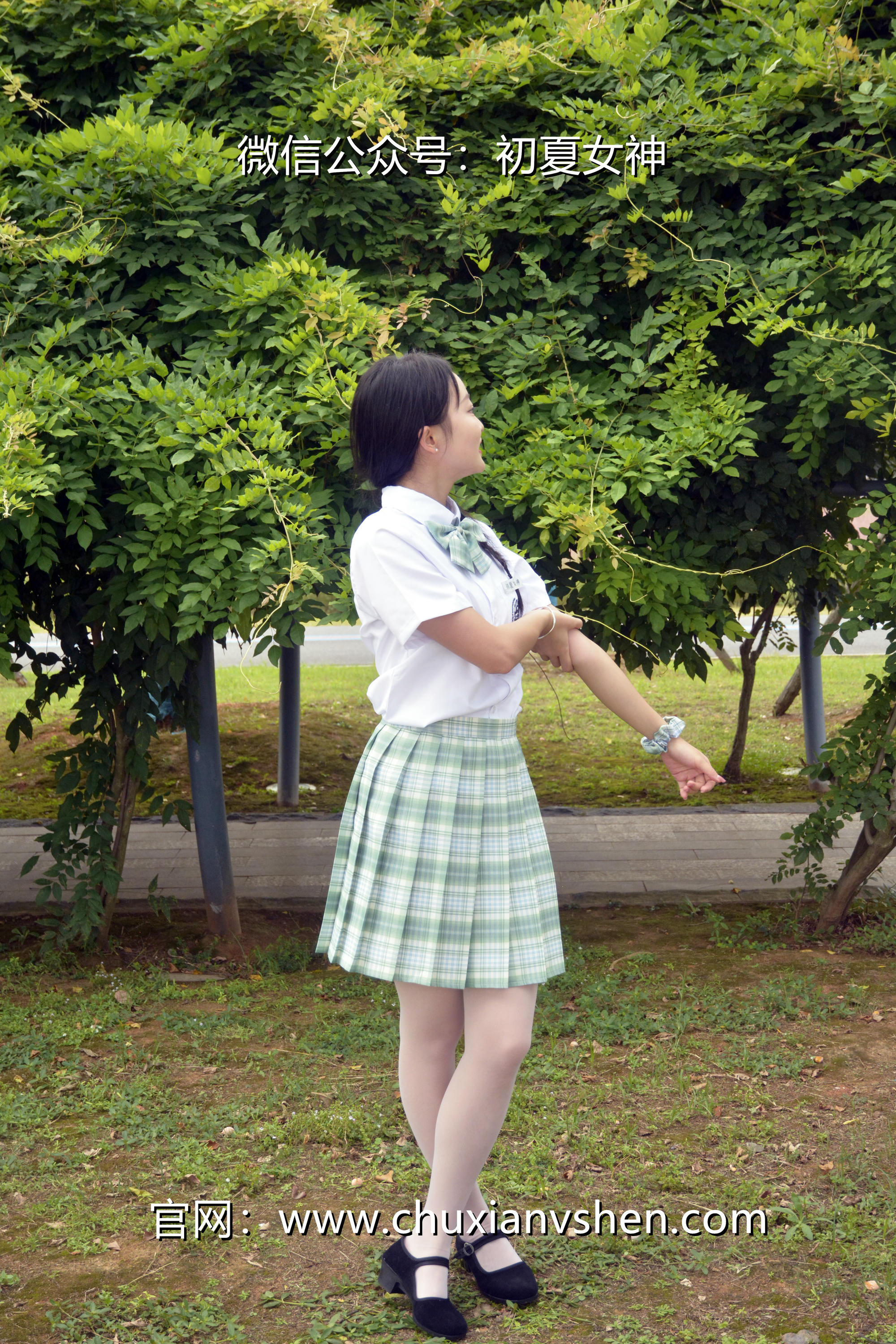 初夏女神 NO.093 双双 雪松JK套[140P+1V／5.53GB]_第7集