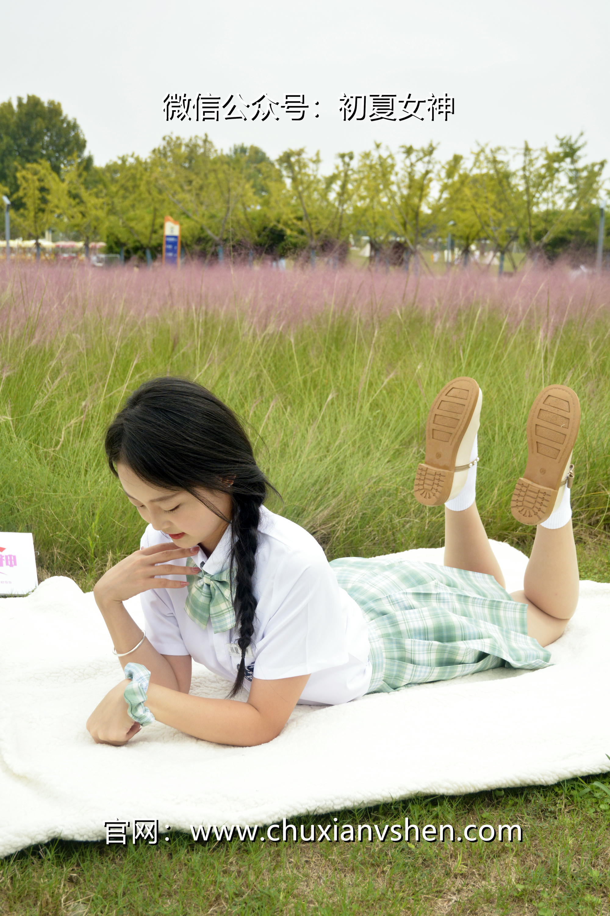 初夏女神 NO.093 双双 雪松JK套[140P+1V／5.53GB]_第1集