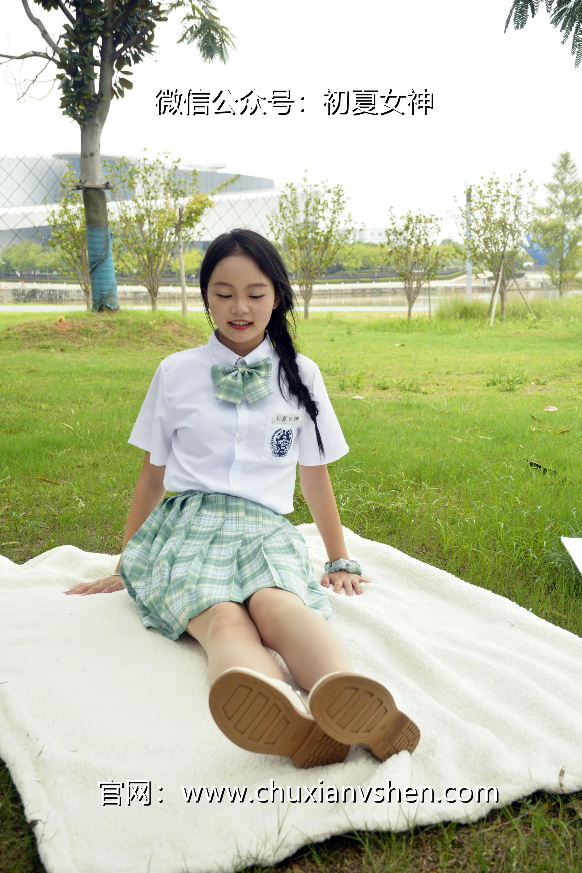 初夏女神 NO.093 双双 雪松JK套[140P+1V／5.53GB]_第2集