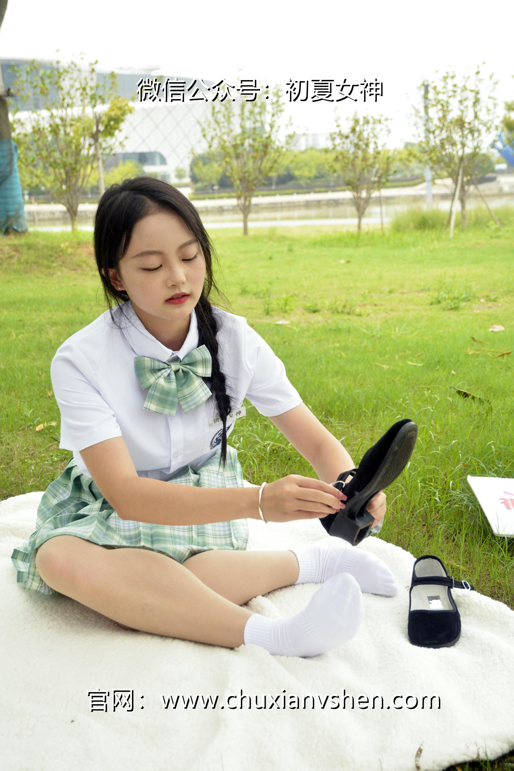 初夏女神 NO.093 双双 雪松JK套[140P+1V／5.53GB]_第2集