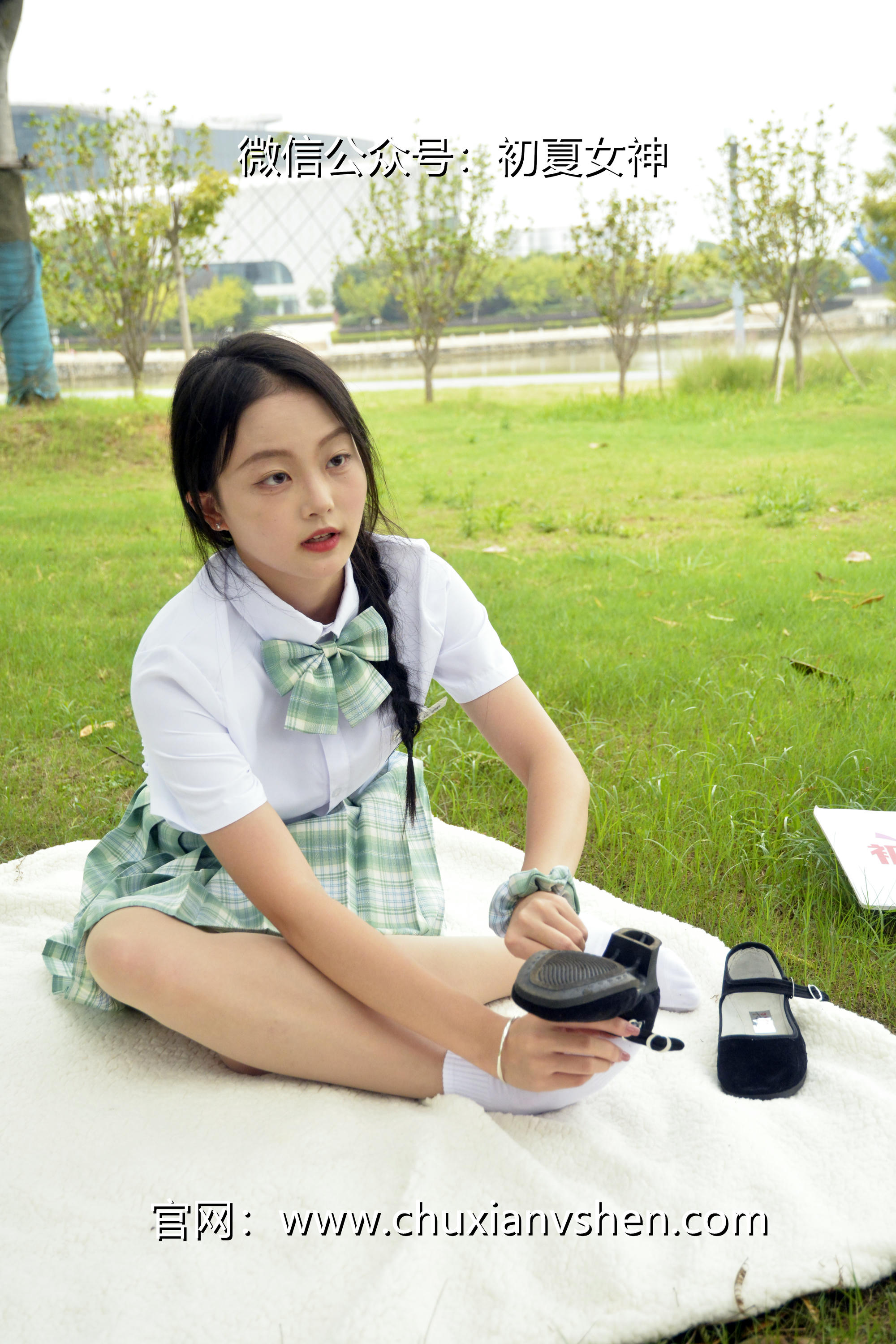 初夏女神 NO.093 双双 雪松JK套[140P+1V／5.53GB]_第2集