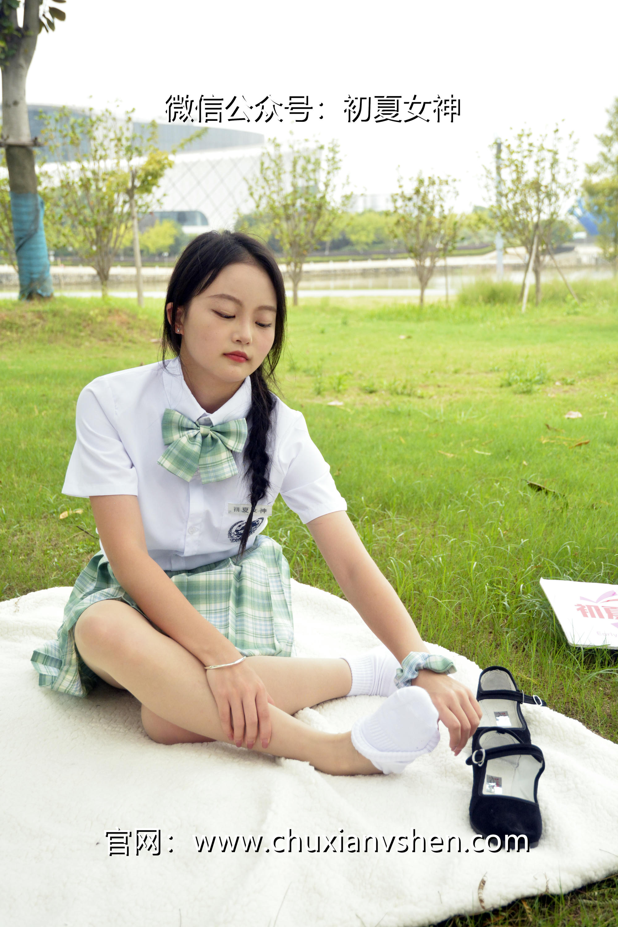 初夏女神 NO.093 双双 雪松JK套[140P+1V／5.53GB]_第2集