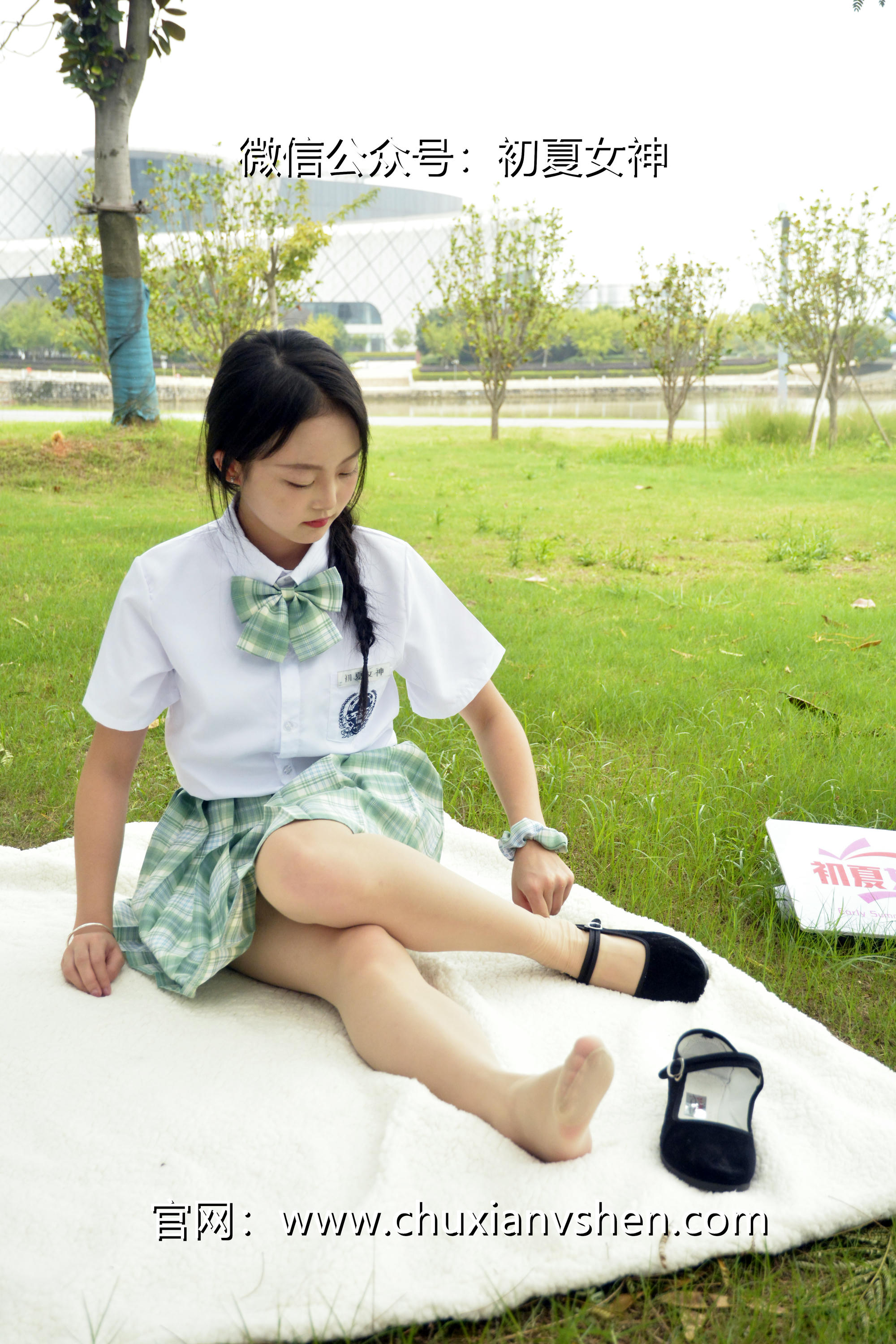 初夏女神 NO.093 双双 雪松JK套[140P+1V／5.53GB]_第2集