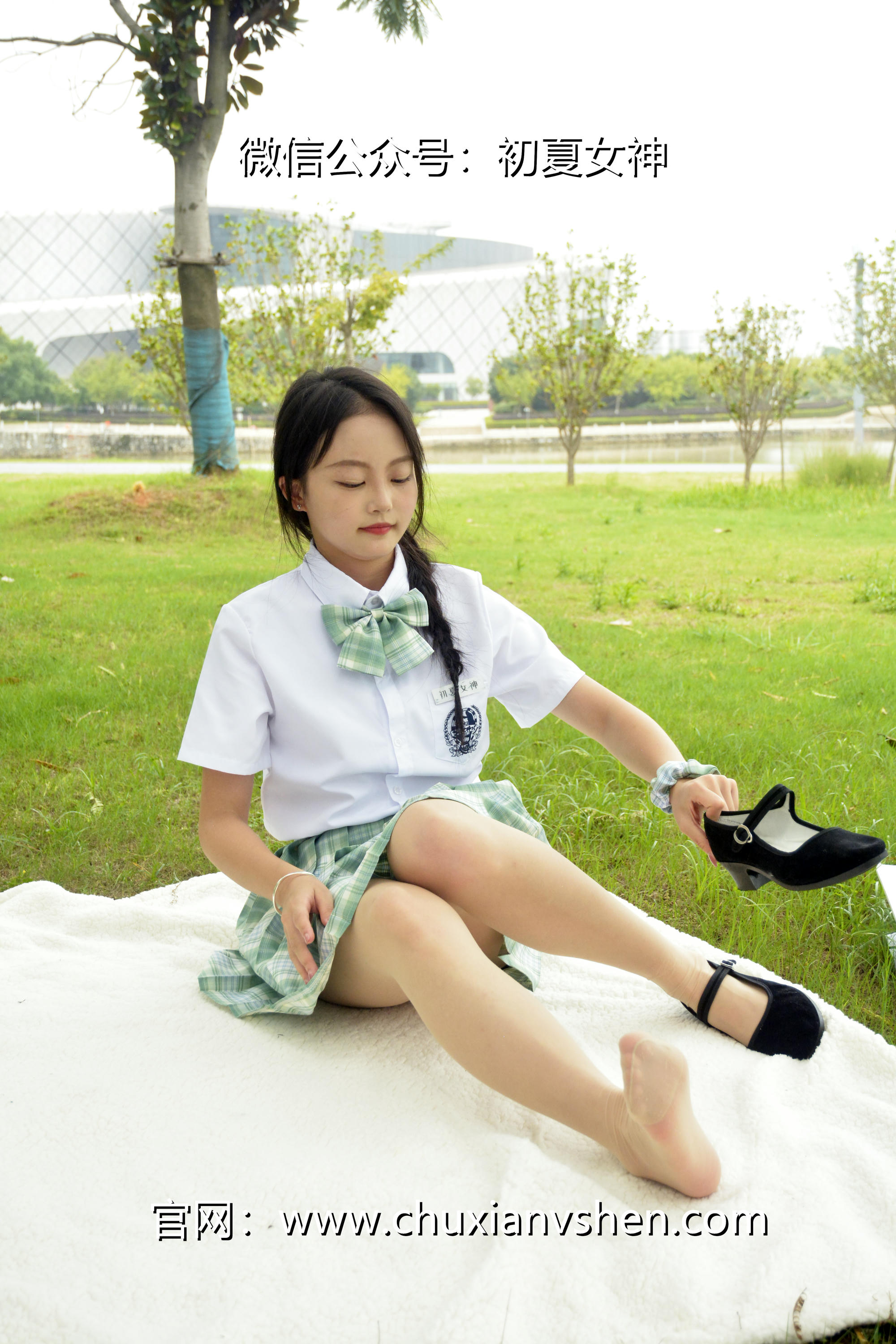 初夏女神 NO.093 双双 雪松JK套[140P+1V／5.53GB]_第2集