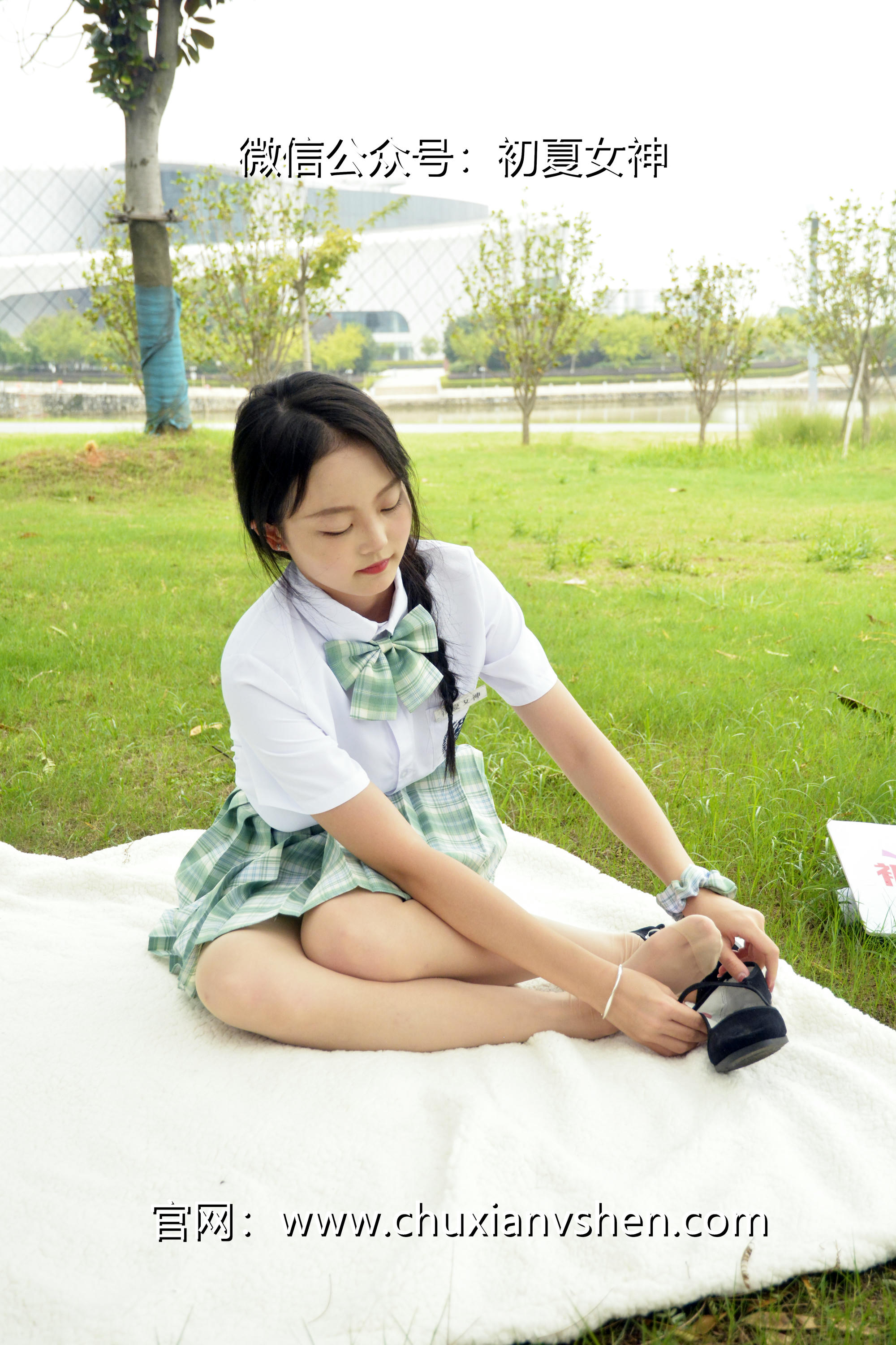 初夏女神 NO.093 双双 雪松JK套[140P+1V／5.53GB]_第2集