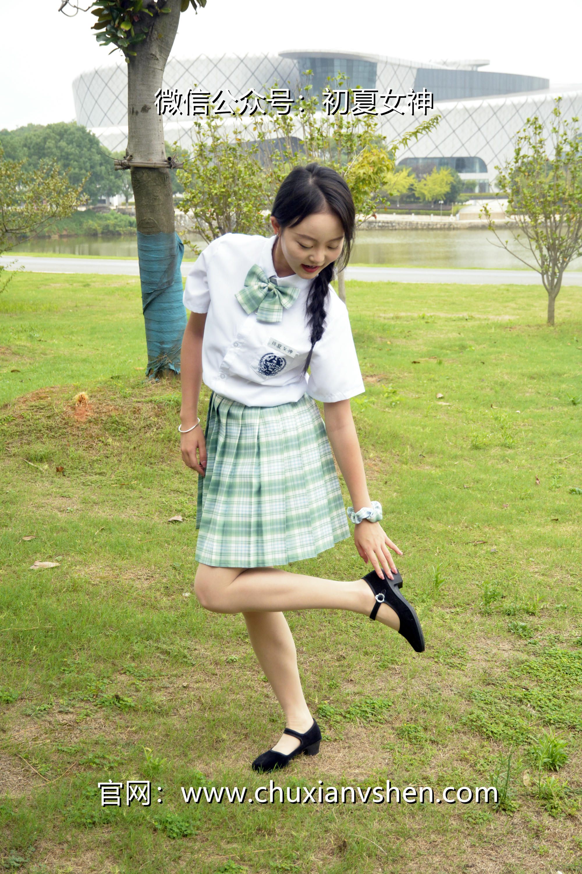 初夏女神 NO.093 双双 雪松JK套[140P+1V／5.53GB]_第3集