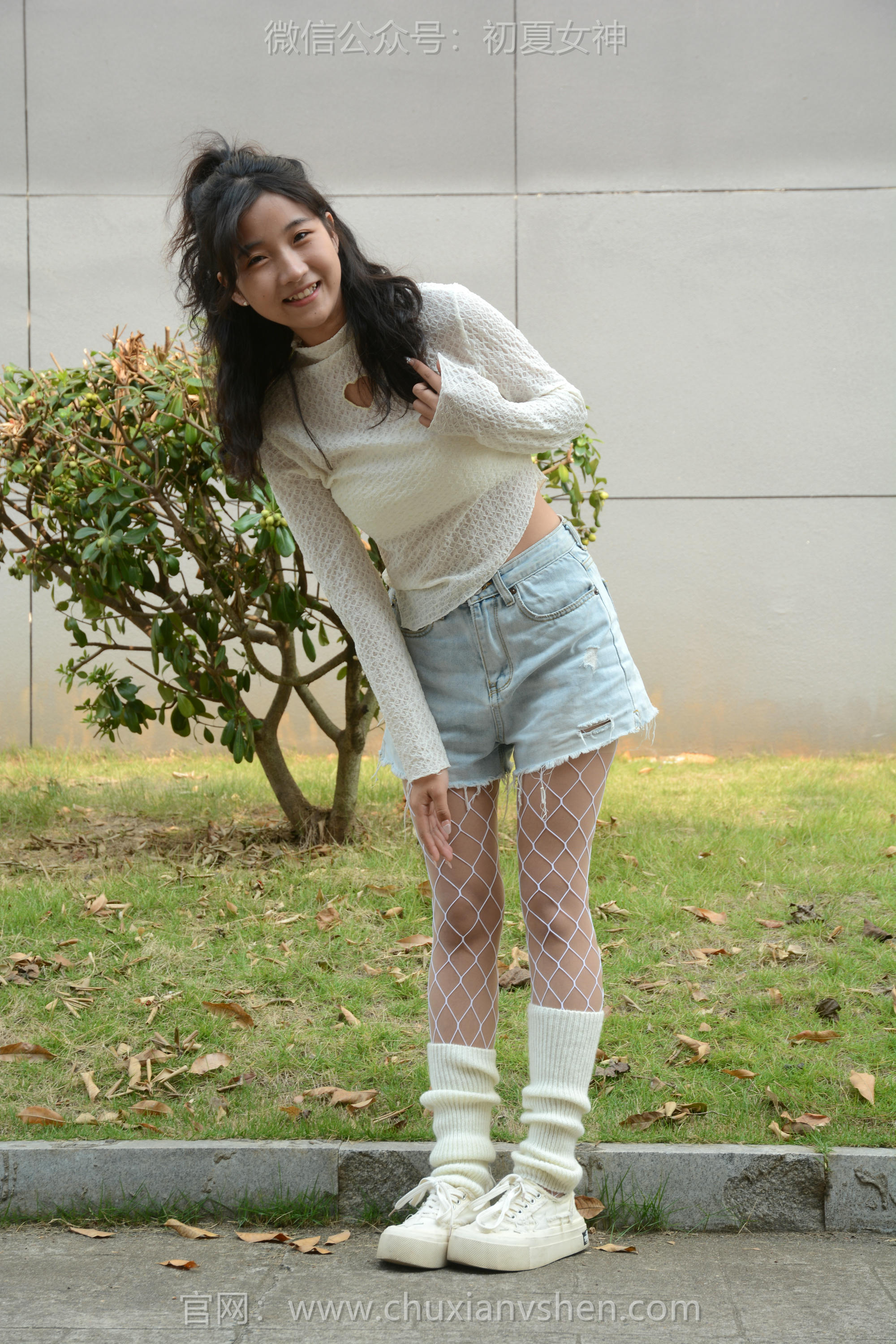 初夏女神 NO.097 点点 跟潮流风[140P+1V／4.91GB]_第1集