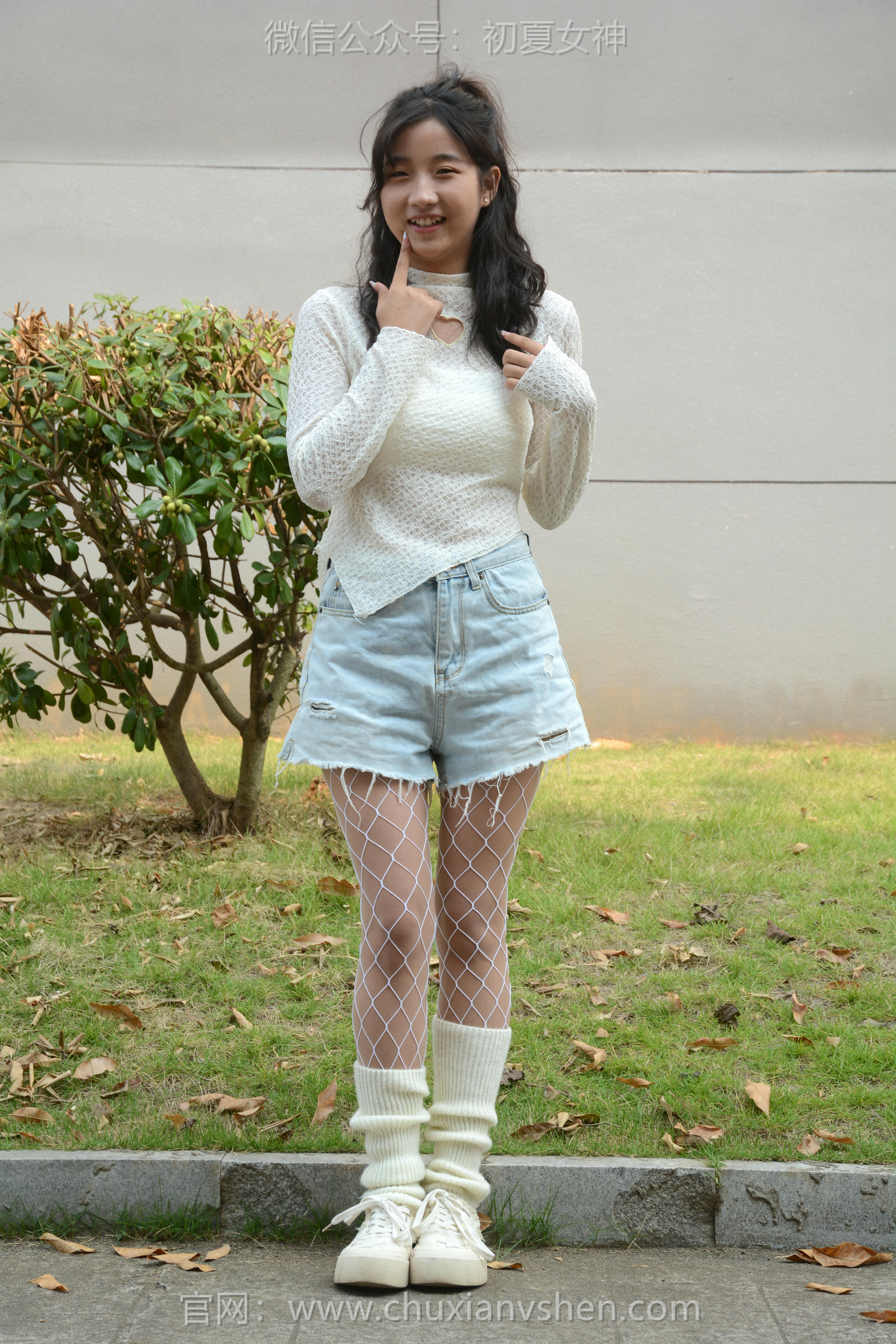 初夏女神 NO.097 点点 跟潮流风[140P+1V／4.91GB]_第1集