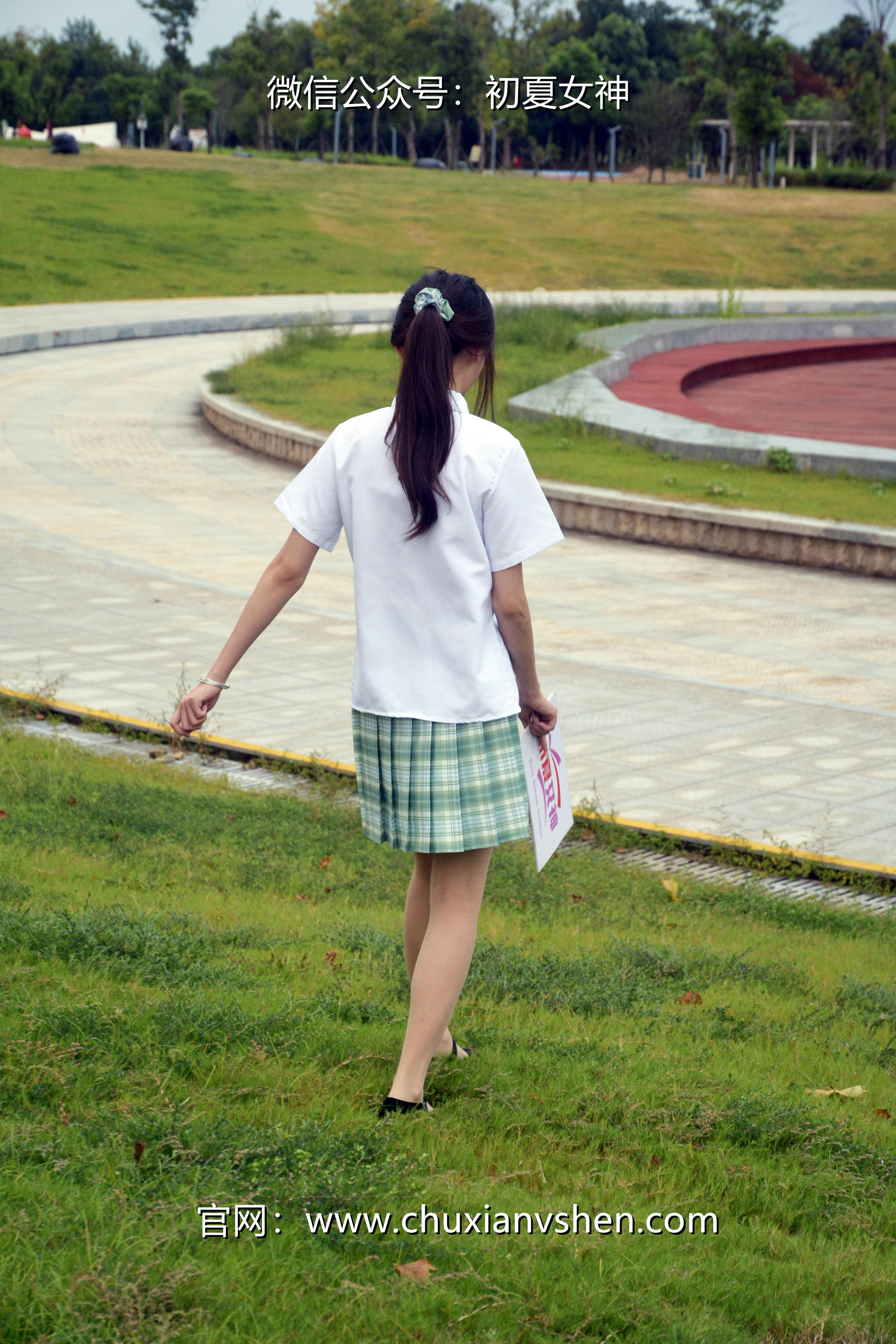 初夏女神 NO.029 情情 绿色JK套[72P+1V／5.02GB]_第1集