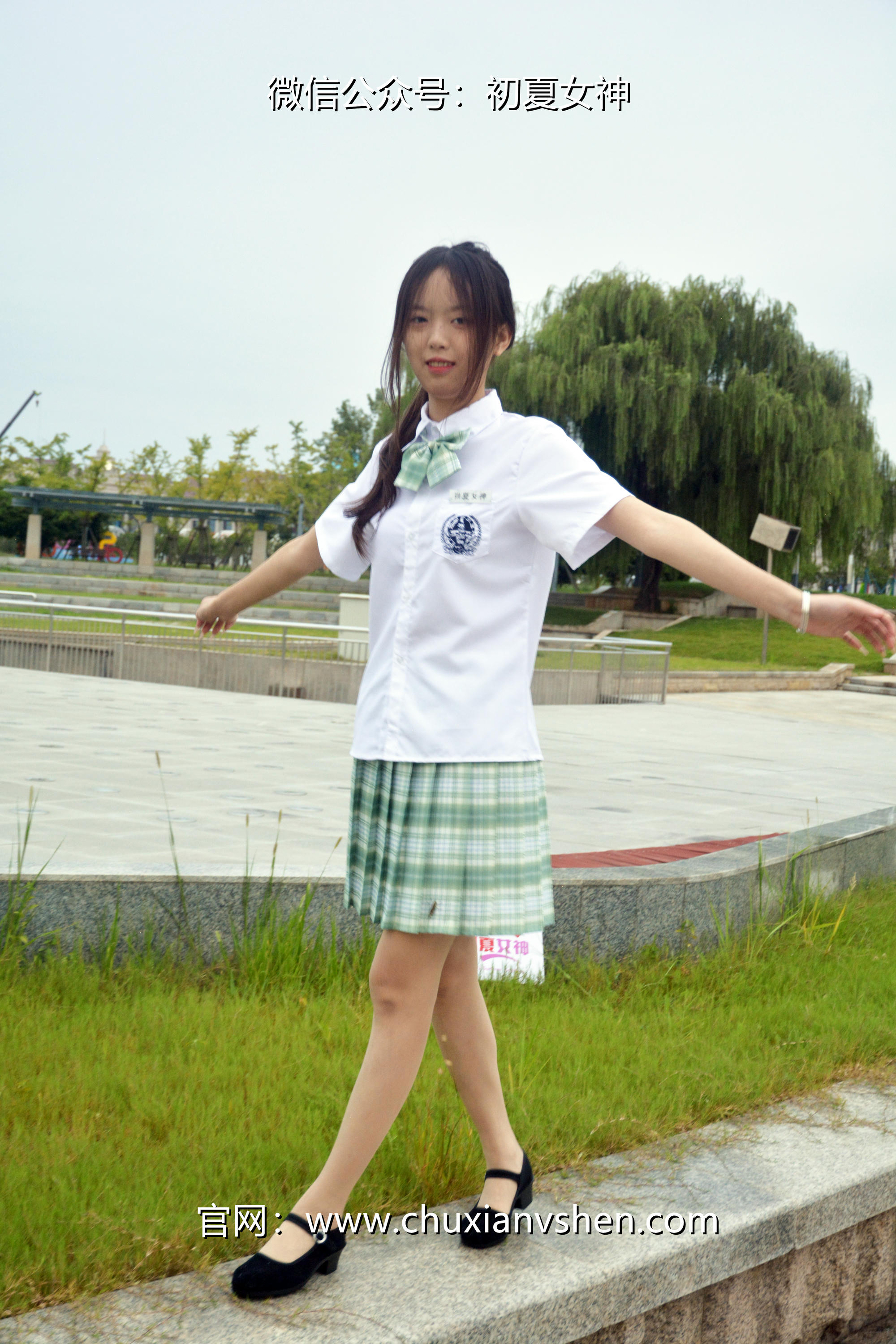 初夏女神 NO.029 情情 绿色JK套[72P+1V／5.02GB]_第1集