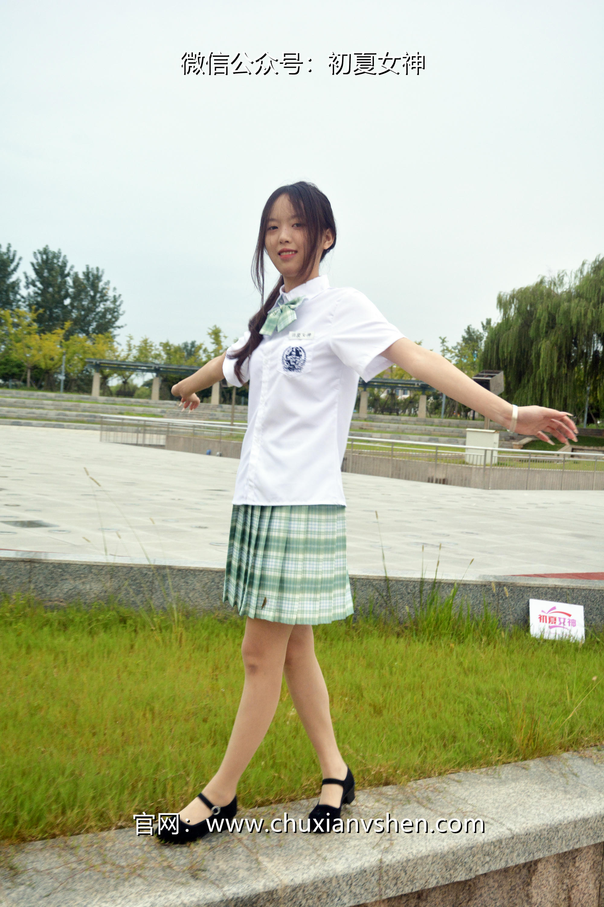 初夏女神 NO.029 情情 绿色JK套[72P+1V／5.02GB]_第1集