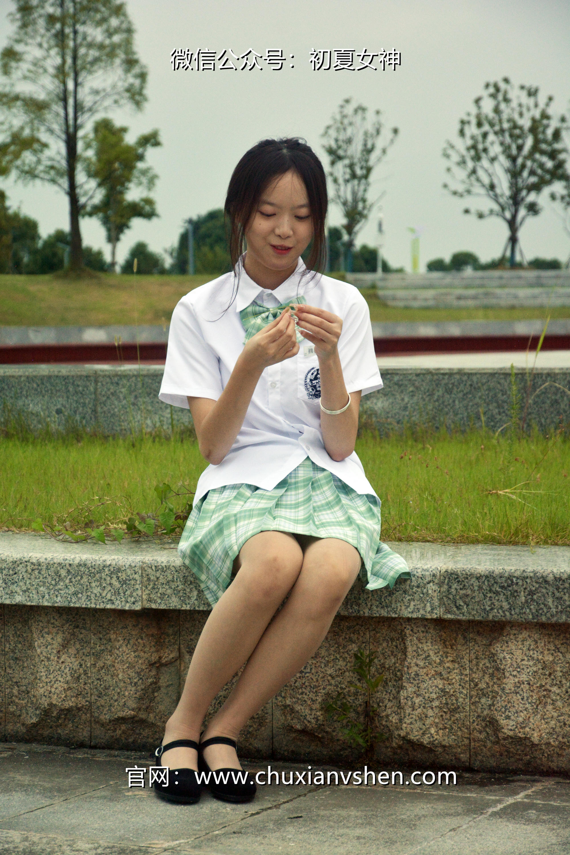 初夏女神 NO.029 情情 绿色JK套[72P+1V／5.02GB]_第3集