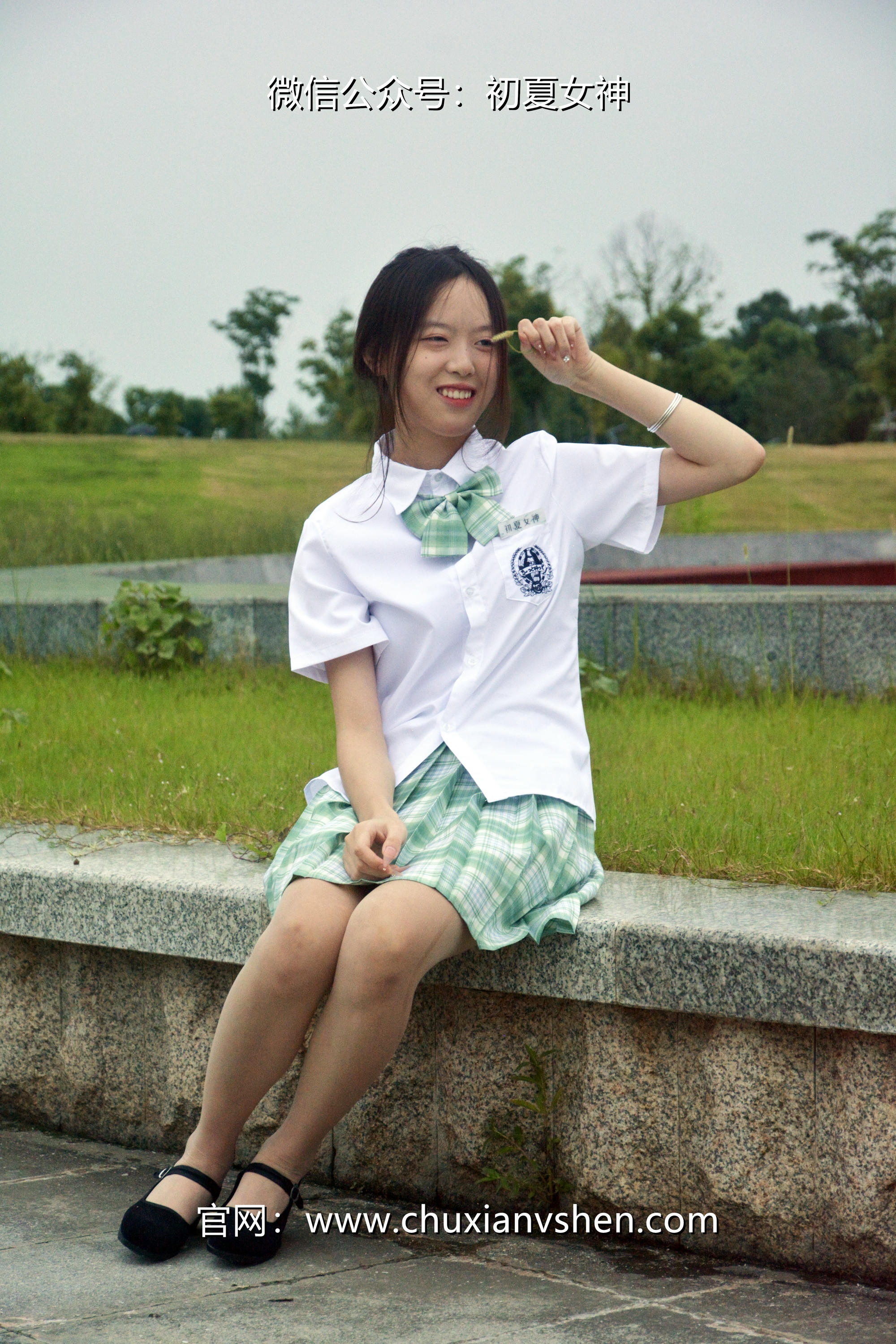 初夏女神 NO.029 情情 绿色JK套[72P+1V／5.02GB]_第3集