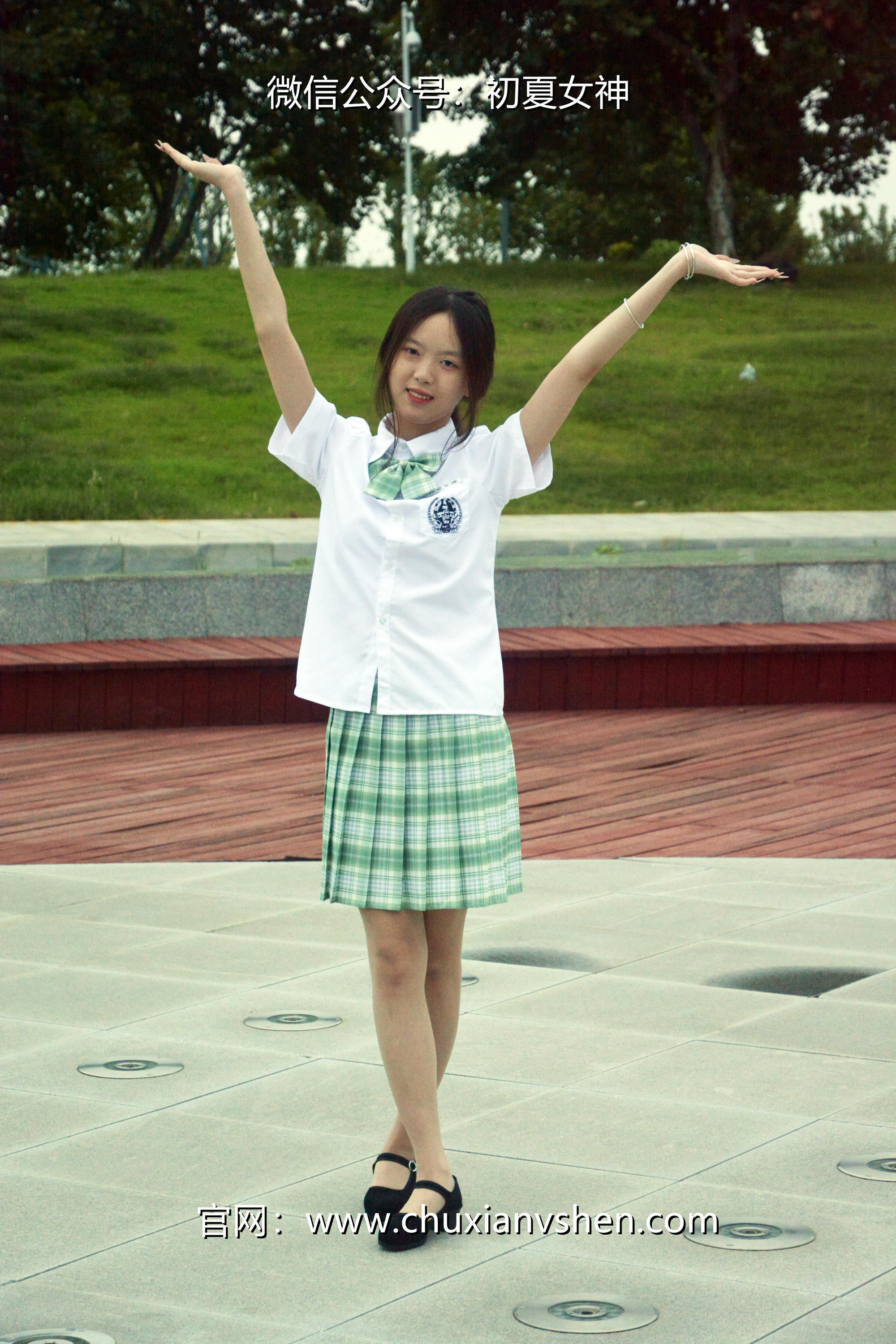 初夏女神 NO.029 情情 绿色JK套[72P+1V／5.02GB]_第3集