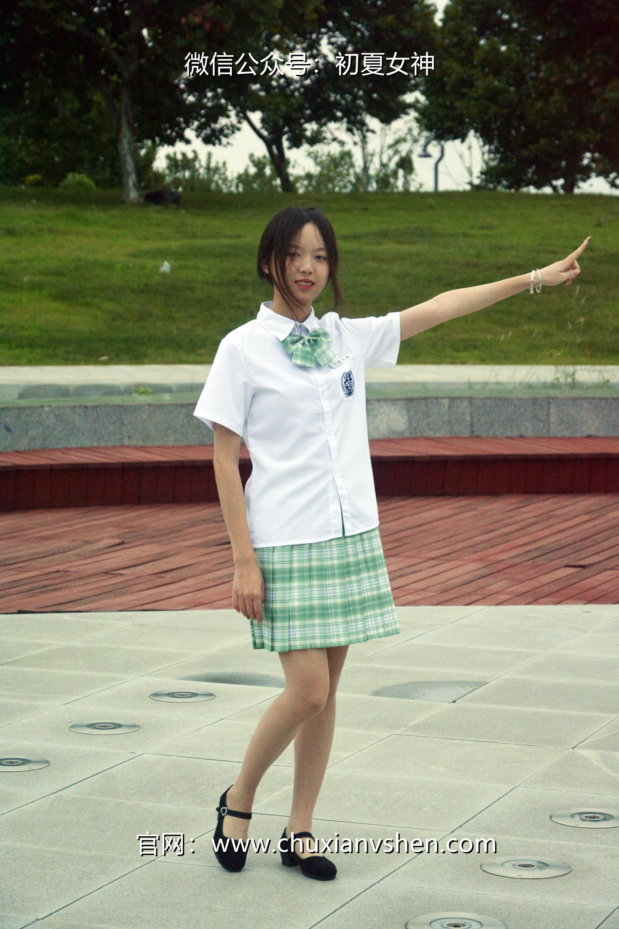 初夏女神 NO.029 情情 绿色JK套[72P+1V／5.02GB]_第3集