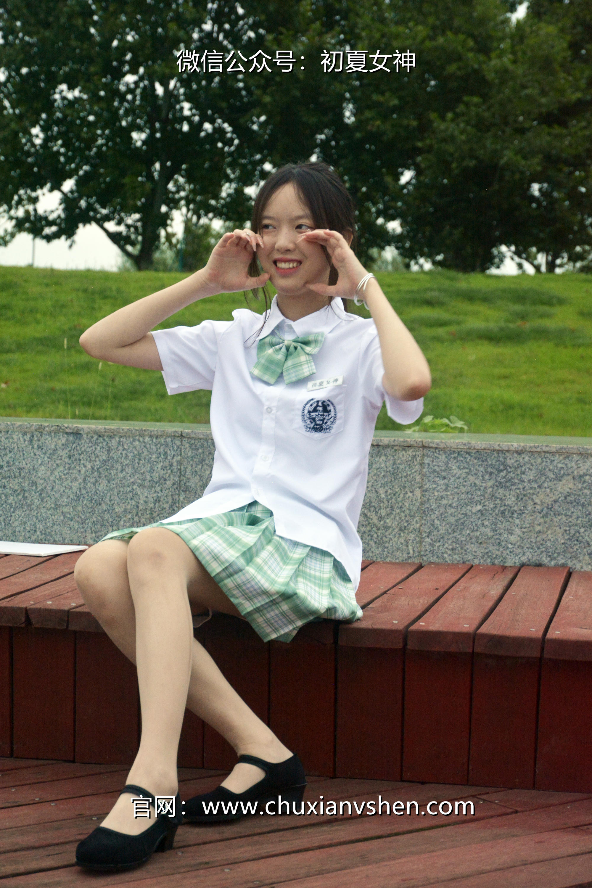 初夏女神 NO.029 情情 绿色JK套[72P+1V／5.02GB]_第3集