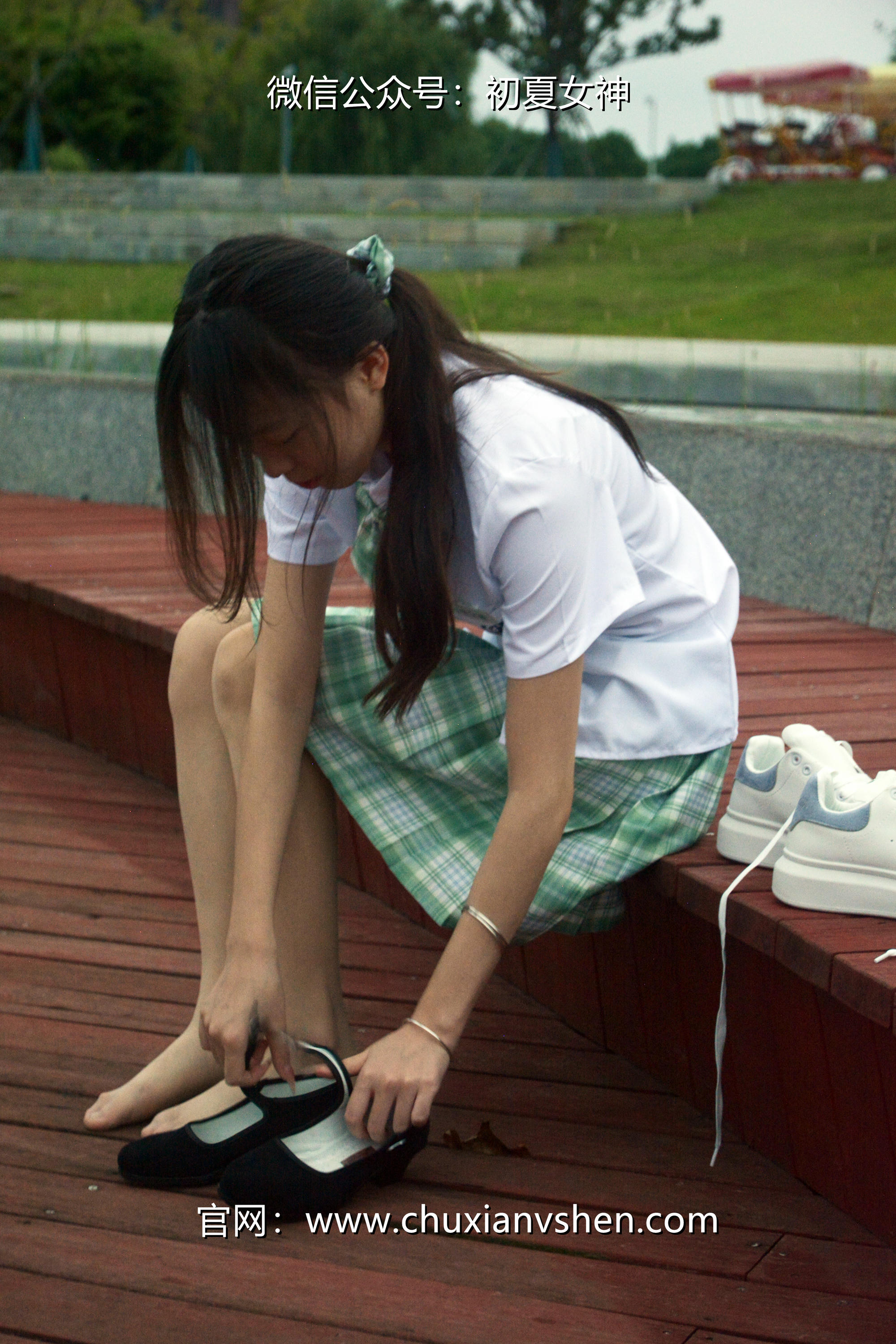 初夏女神 NO.029 情情 绿色JK套[72P+1V／5.02GB]_第3集