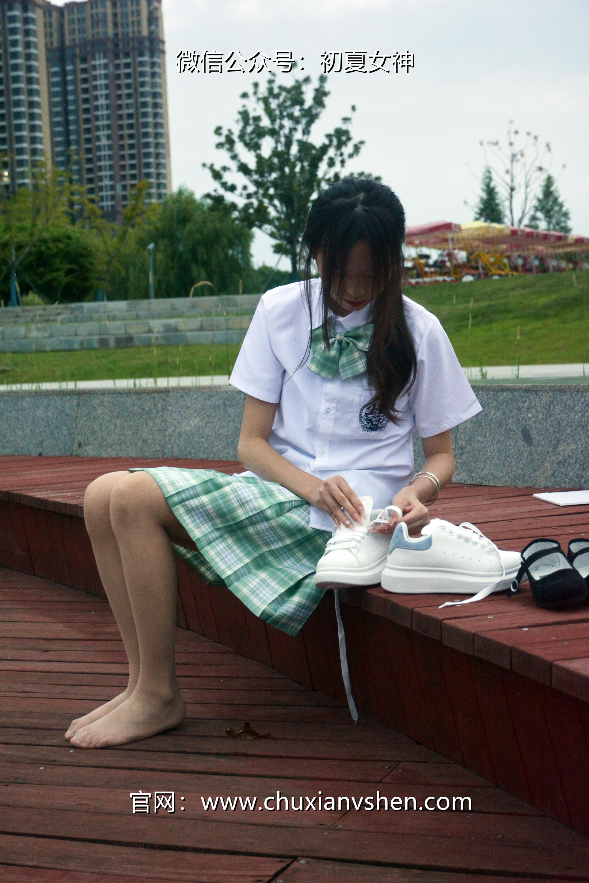 初夏女神 NO.029 情情 绿色JK套[72P+1V／5.02GB]_第3集