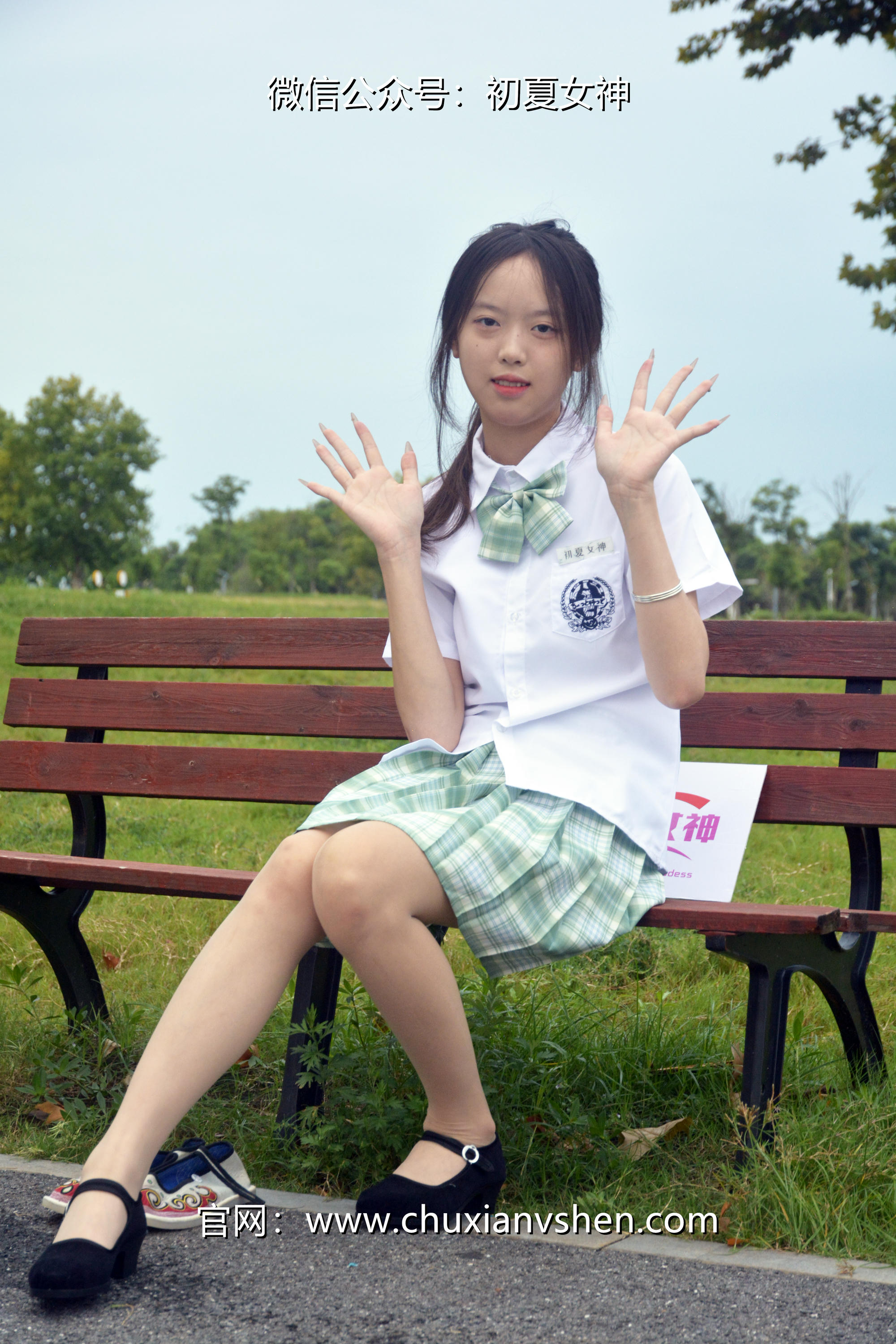 初夏女神 NO.029 情情 绿色JK套[72P+1V／5.02GB]_第1集