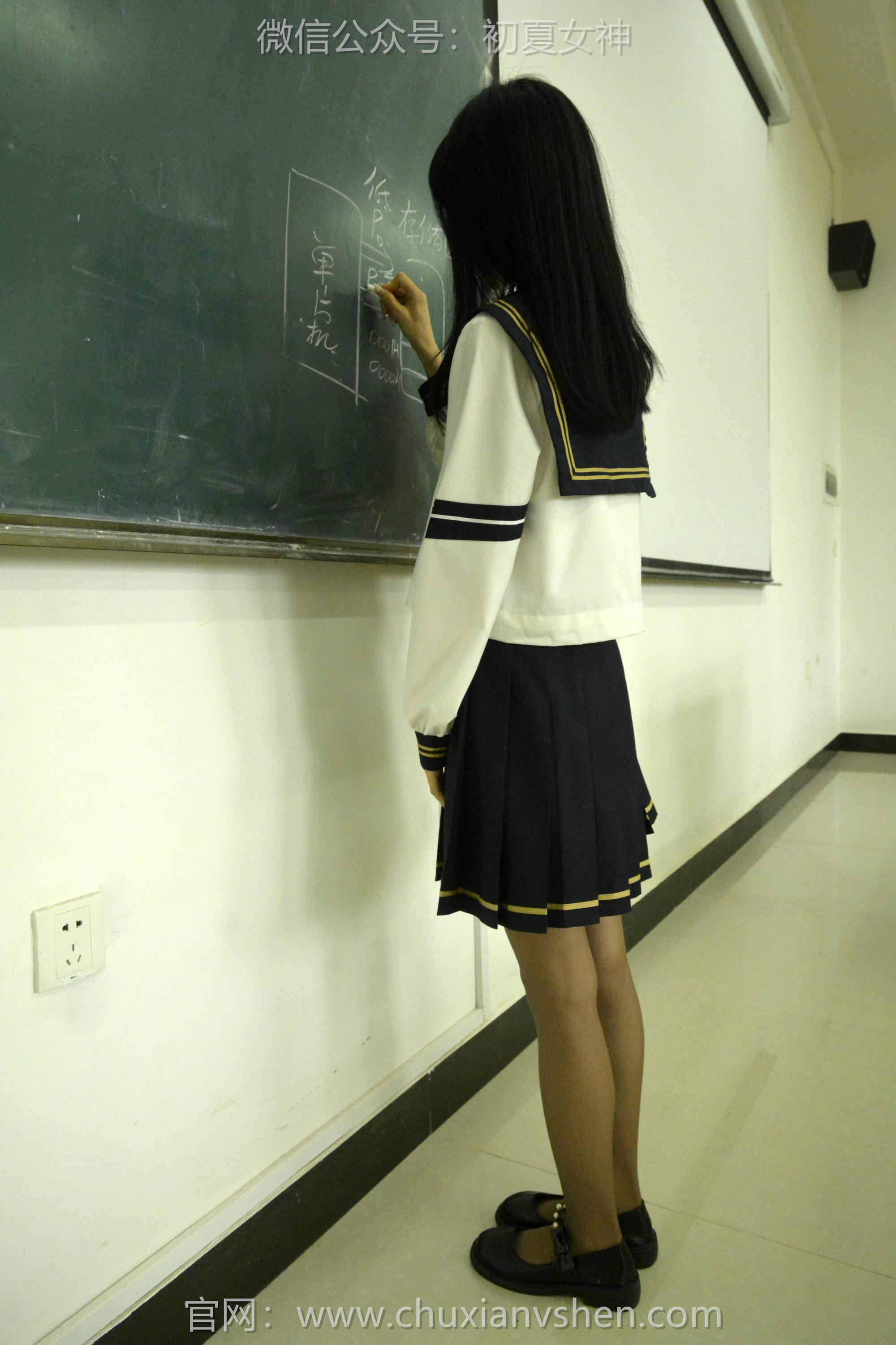 初夏女神 NO.100 柒柒 海军服[140P+1V／4.87GB]_第1集