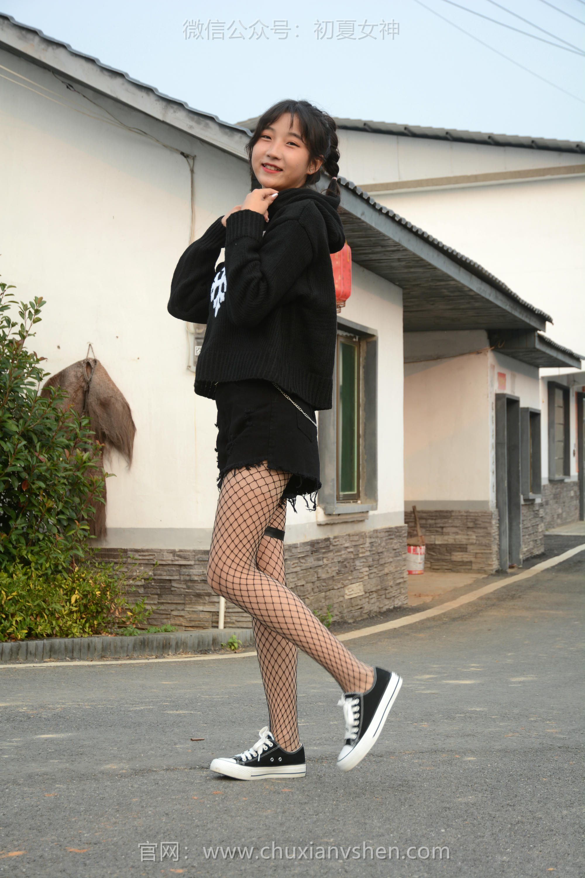 初夏女神 NO.104 点点 时尚村姑[140P+1V／3.68GB]_第1集