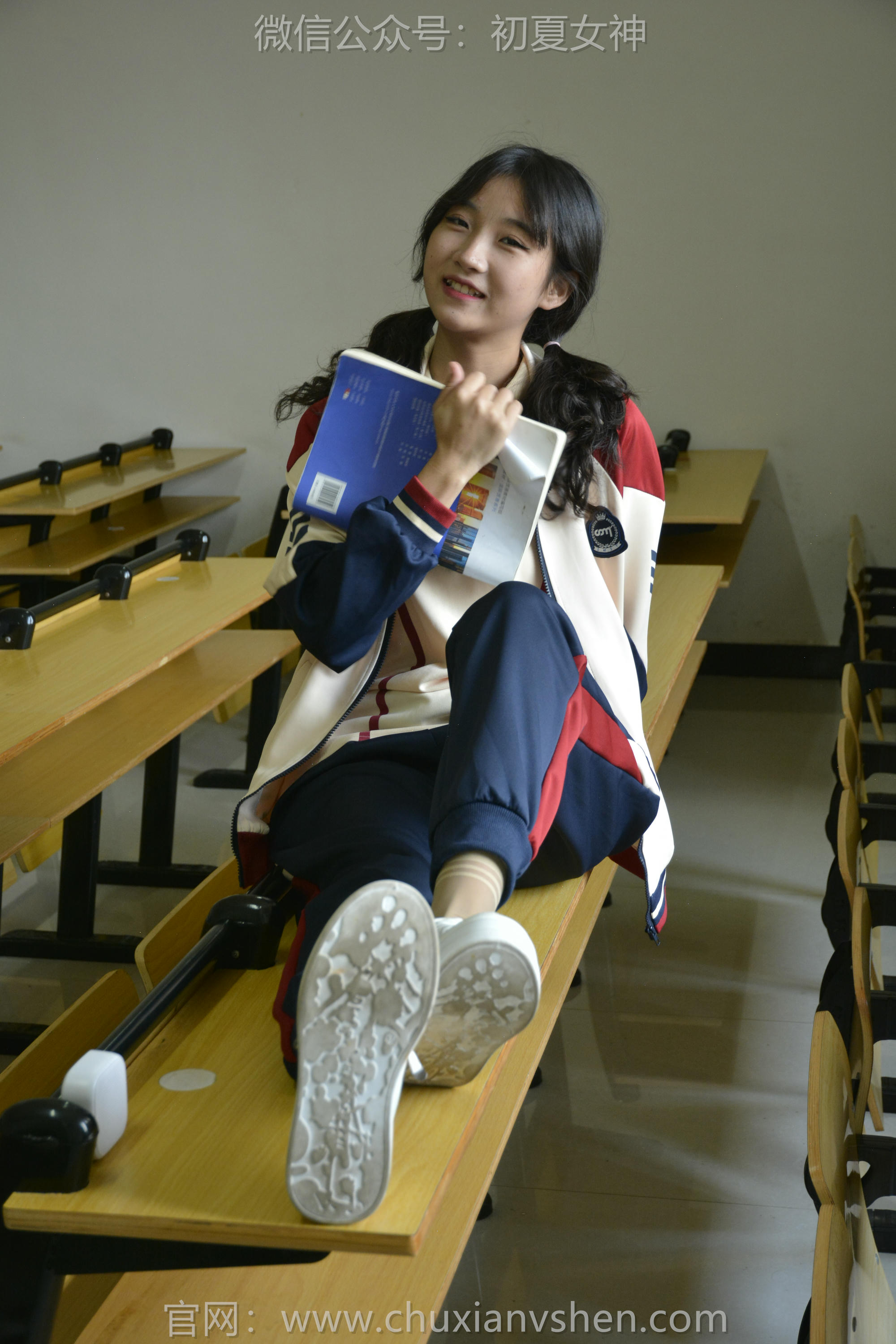 初夏女神 NO.116 点点 英伦风校服[140P+1V／3.50GB]_第1集