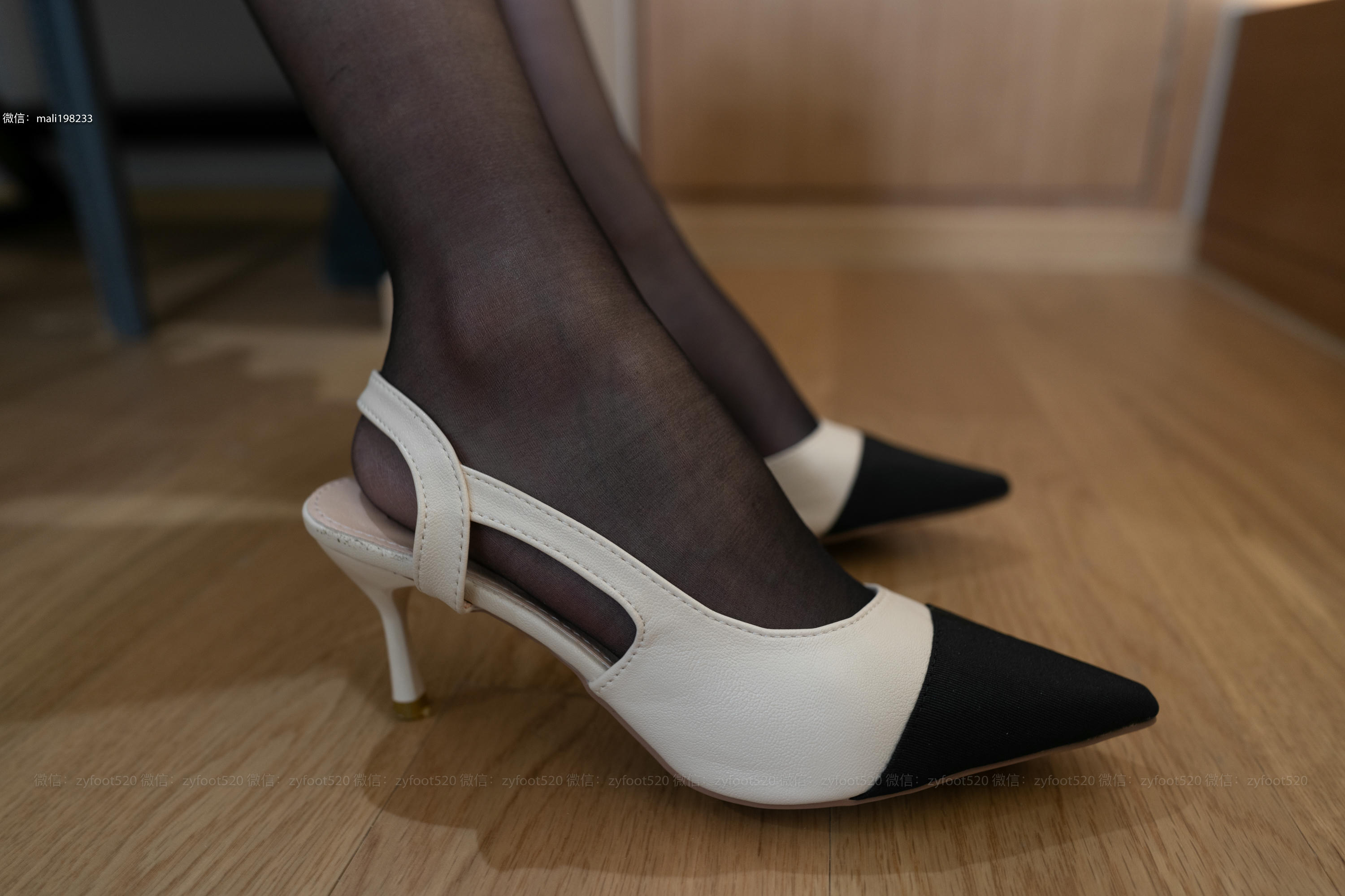 ISS系列 NO.046 文婷 碎花裙 [102P+1V1.44G]_第1集