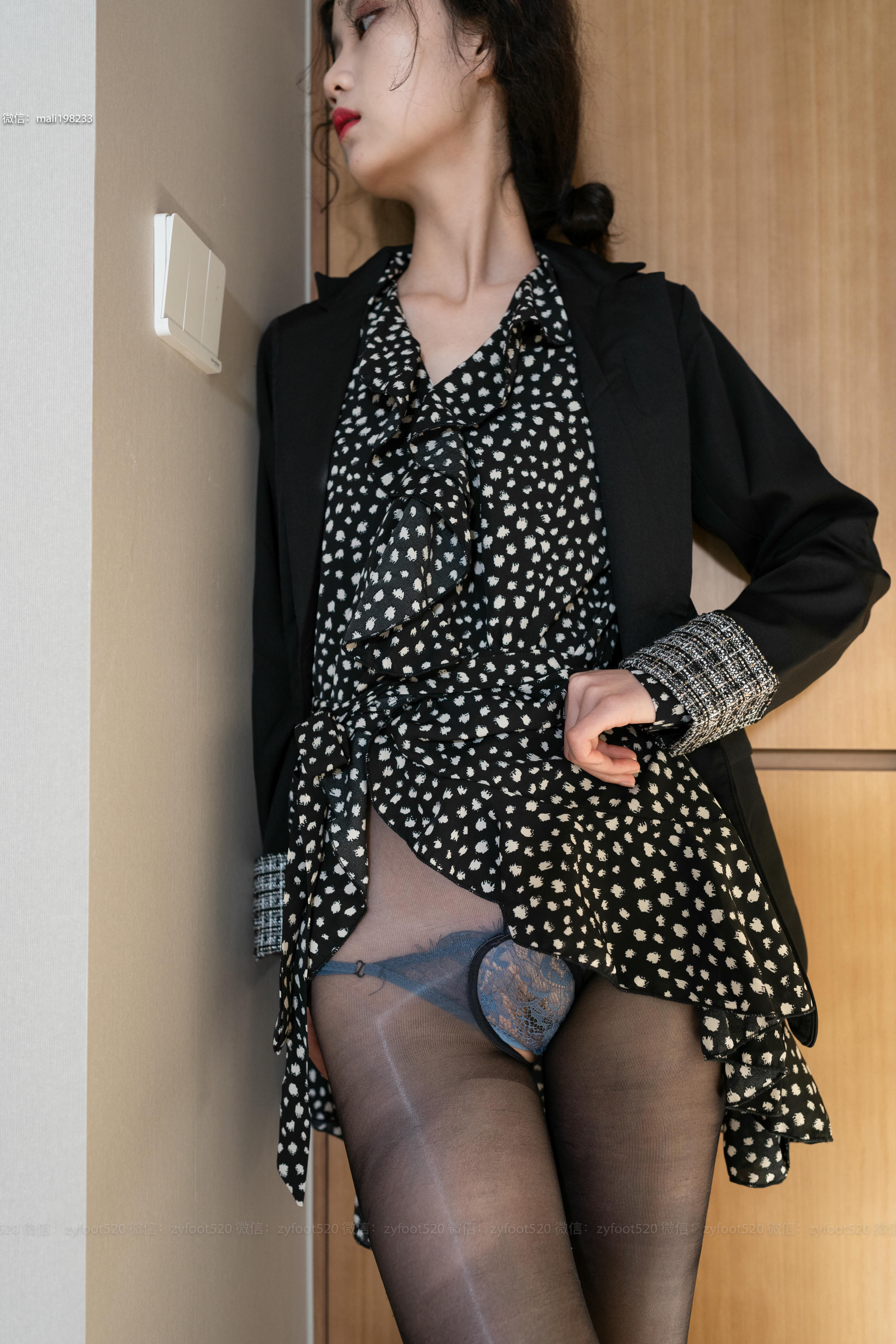 ISS系列 NO.046 文婷 碎花裙 [102P+1V1.44G]_第2集