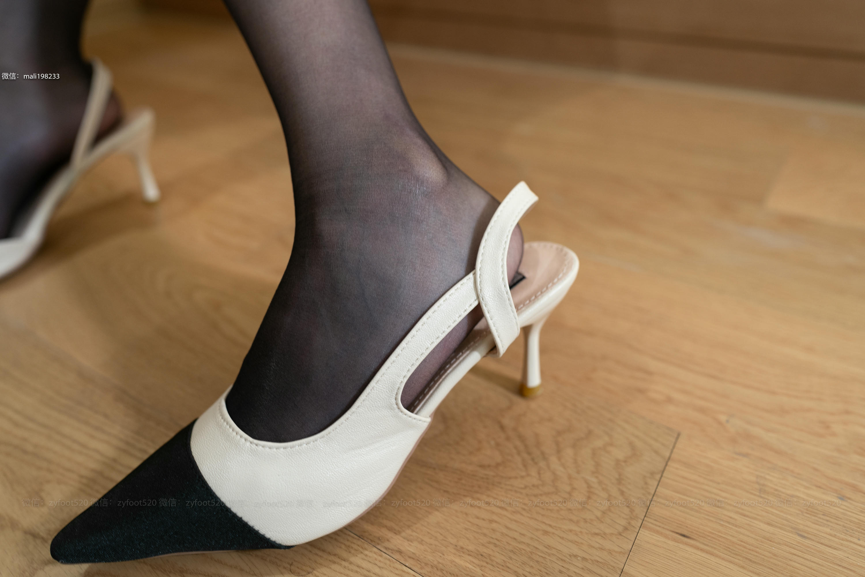 ISS系列 NO.046 文婷 碎花裙 [102P+1V1.44G]_第3集