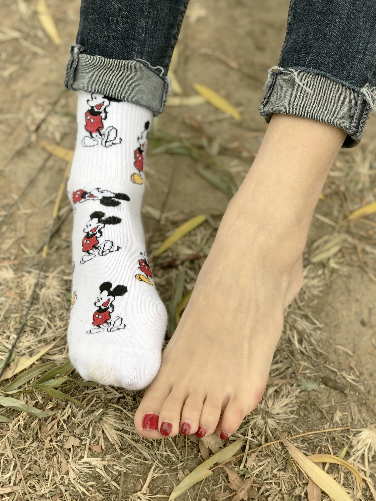 安乔乔 NO.010 户外足秀 [129P+760M]_第1集