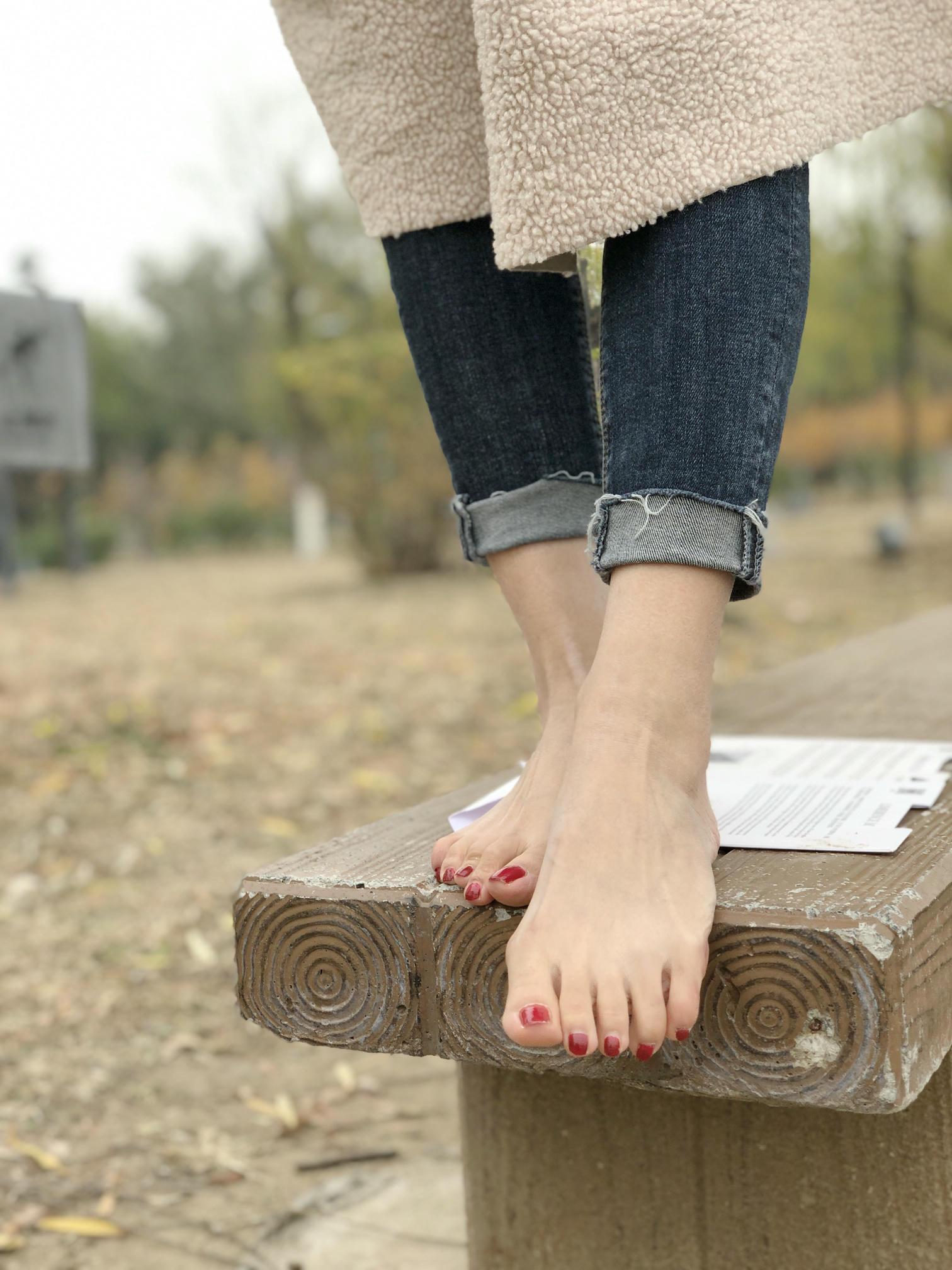 安乔乔 NO.010 户外足秀 [129P+760M]_第1集