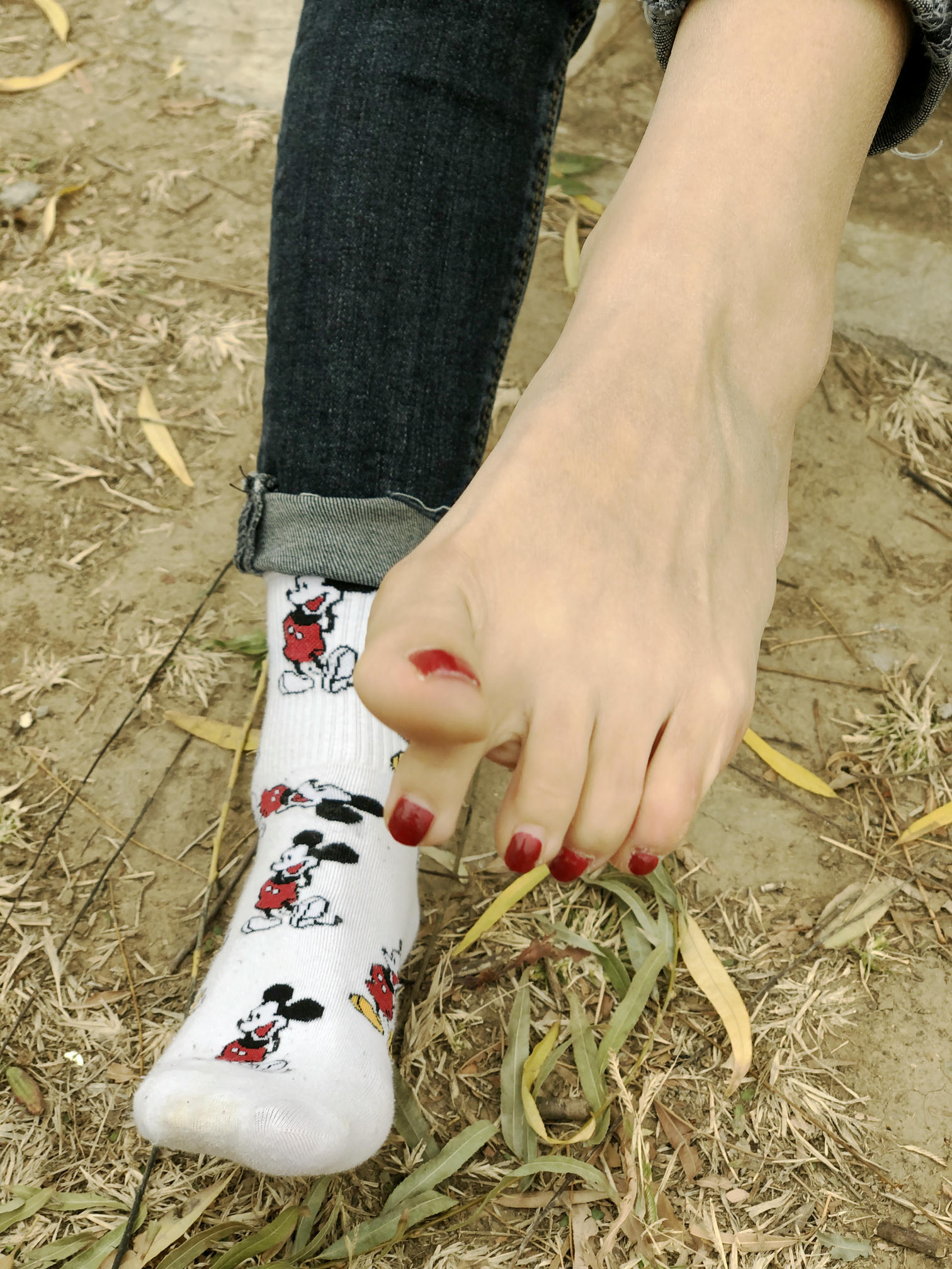 安乔乔 NO.010 户外足秀 [129P+760M]_第1集