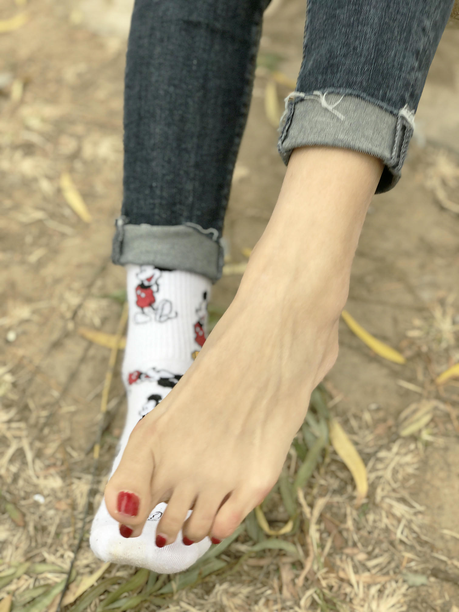 安乔乔 NO.010 户外足秀 [129P+760M]_第1集