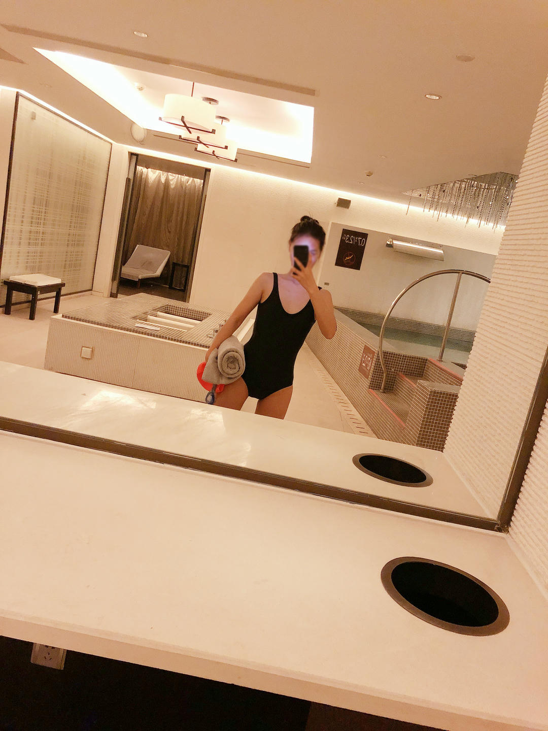 安乔乔 NO.012 泳池足秀 [140P+313M]_第1集