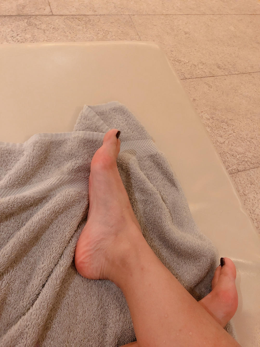 安乔乔 NO.012 泳池足秀 [140P+313M]_第1集