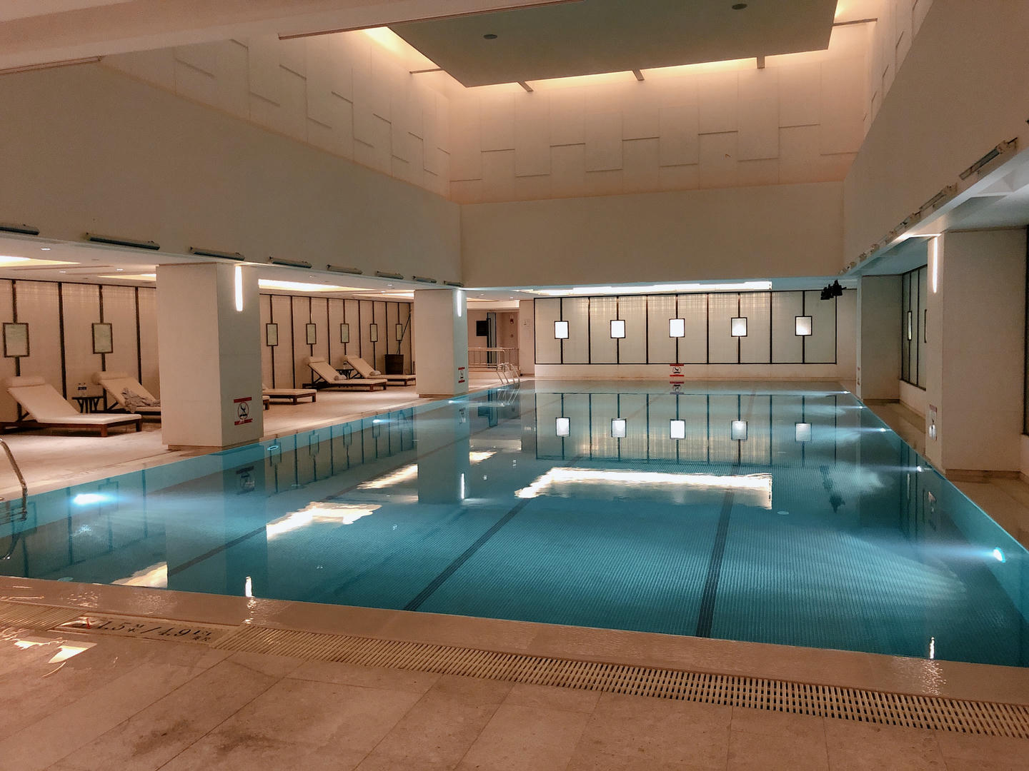 安乔乔 NO.012 泳池足秀 [140P+313M]_第1集