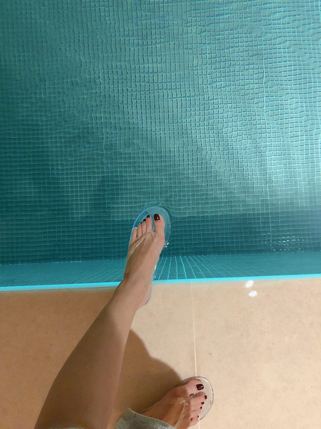 安乔乔 NO.012 泳池足秀 [140P+313M]_第1集