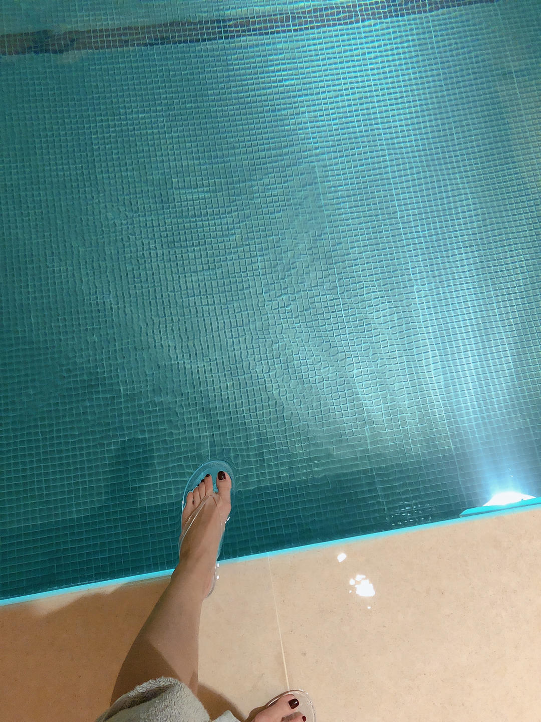 安乔乔 NO.012 泳池足秀 [140P+313M]_第1集