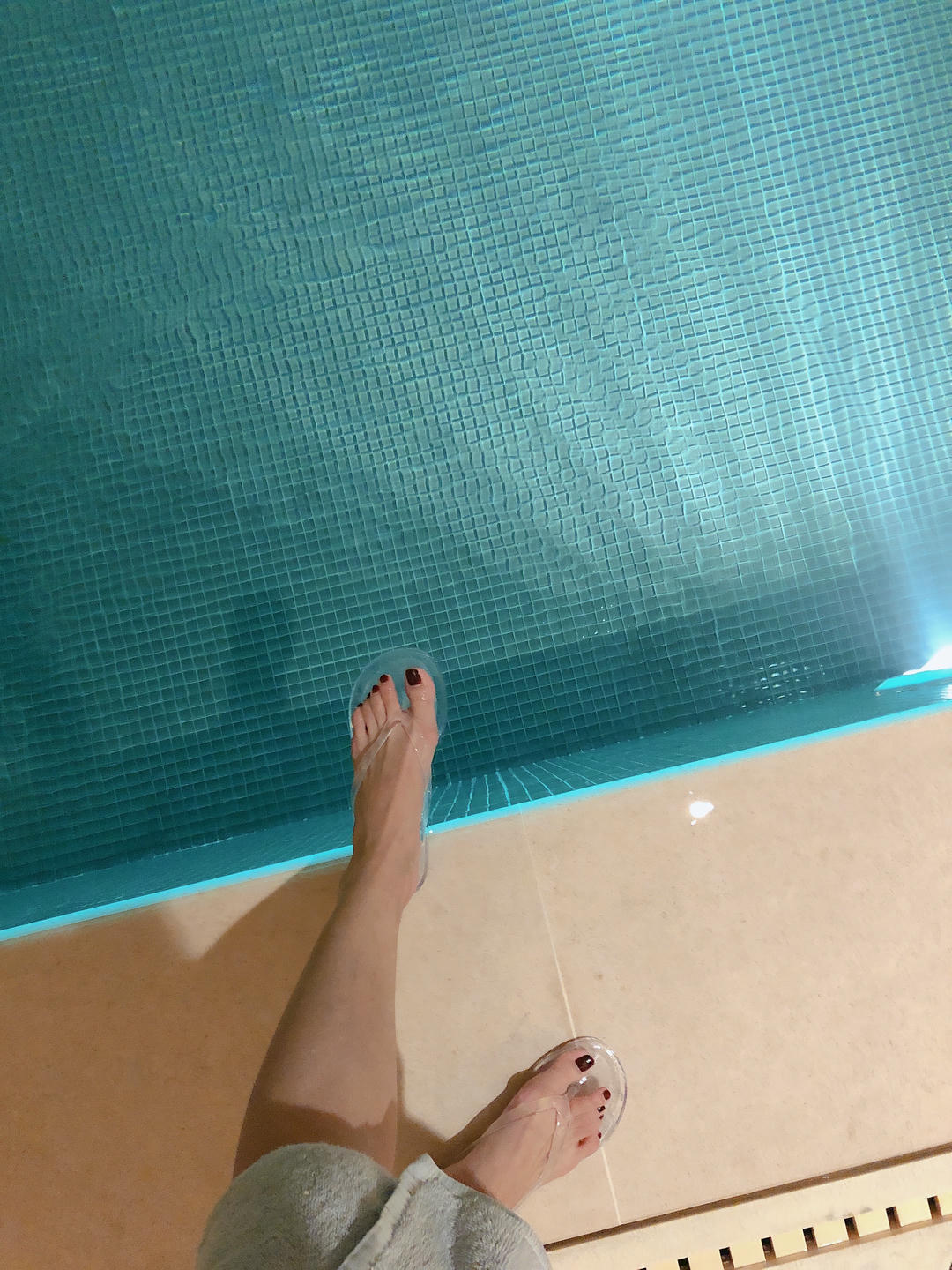 安乔乔 NO.012 泳池足秀 [140P+313M]_第1集