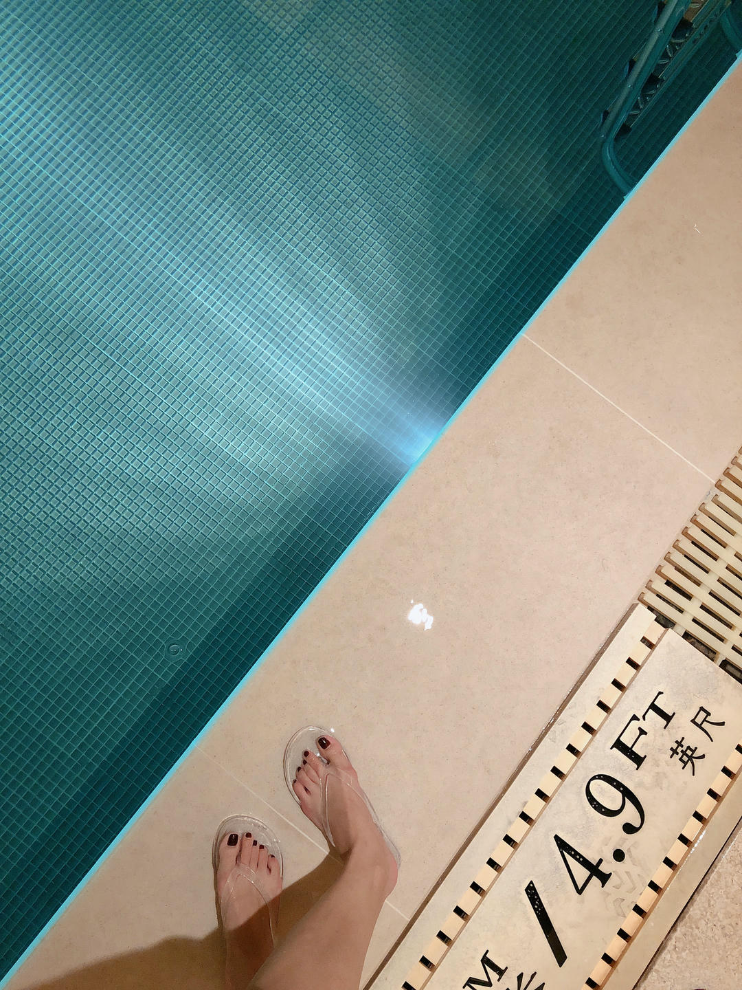 安乔乔 NO.012 泳池足秀 [140P+313M]_第2集