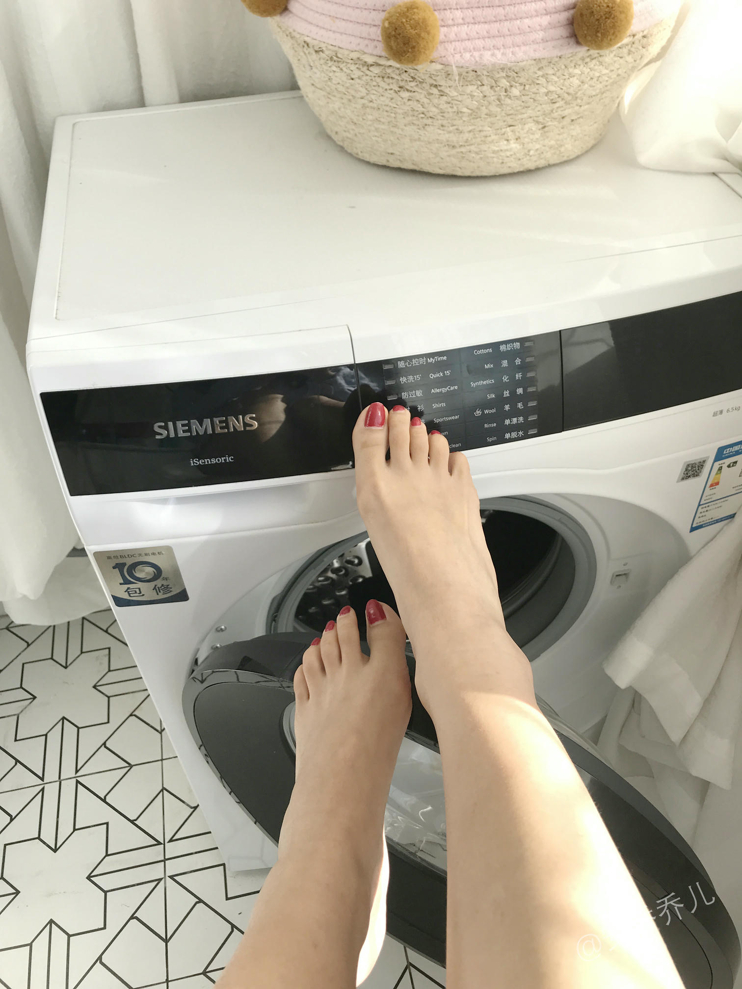 安乔乔 NO.016 阳台洗衣房 [104P+476M]_第1集