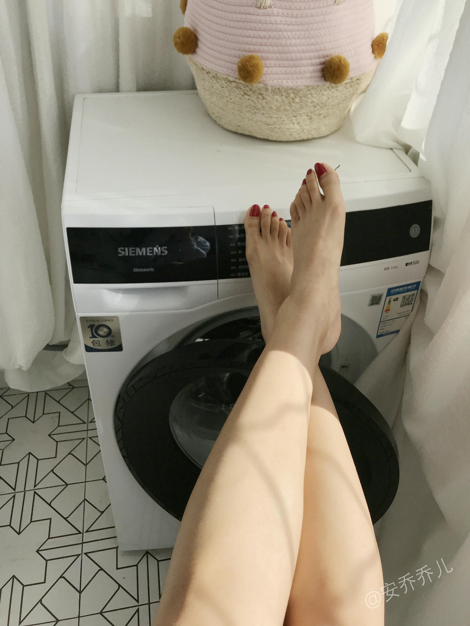 安乔乔 NO.016 阳台洗衣房 [104P+476M]_第1集