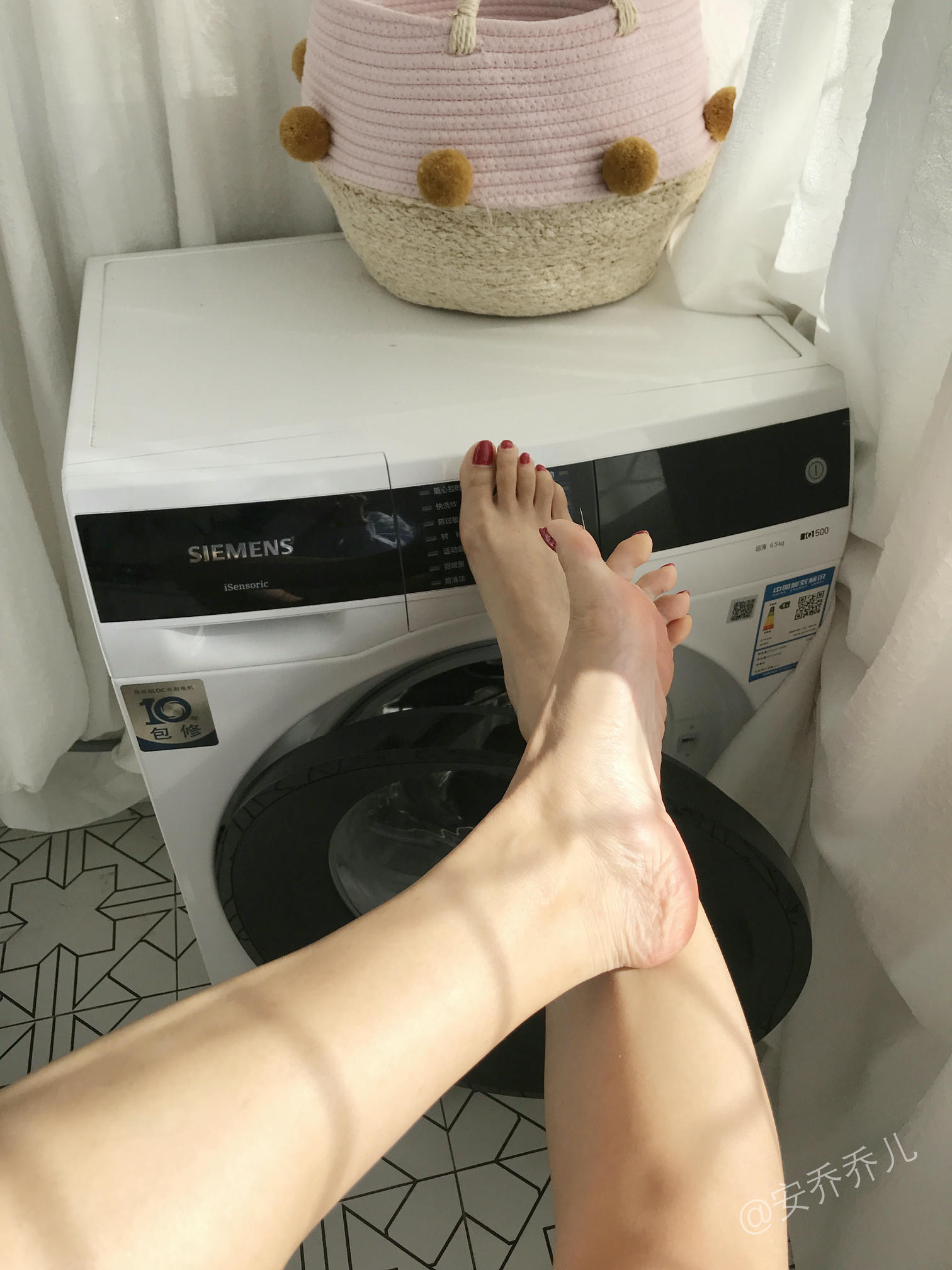 安乔乔 NO.016 阳台洗衣房 [104P+476M]_第1集