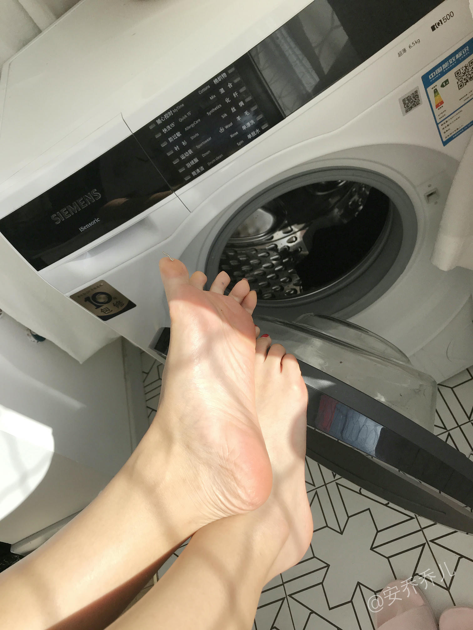 安乔乔 NO.016 阳台洗衣房 [104P+476M]_第1集