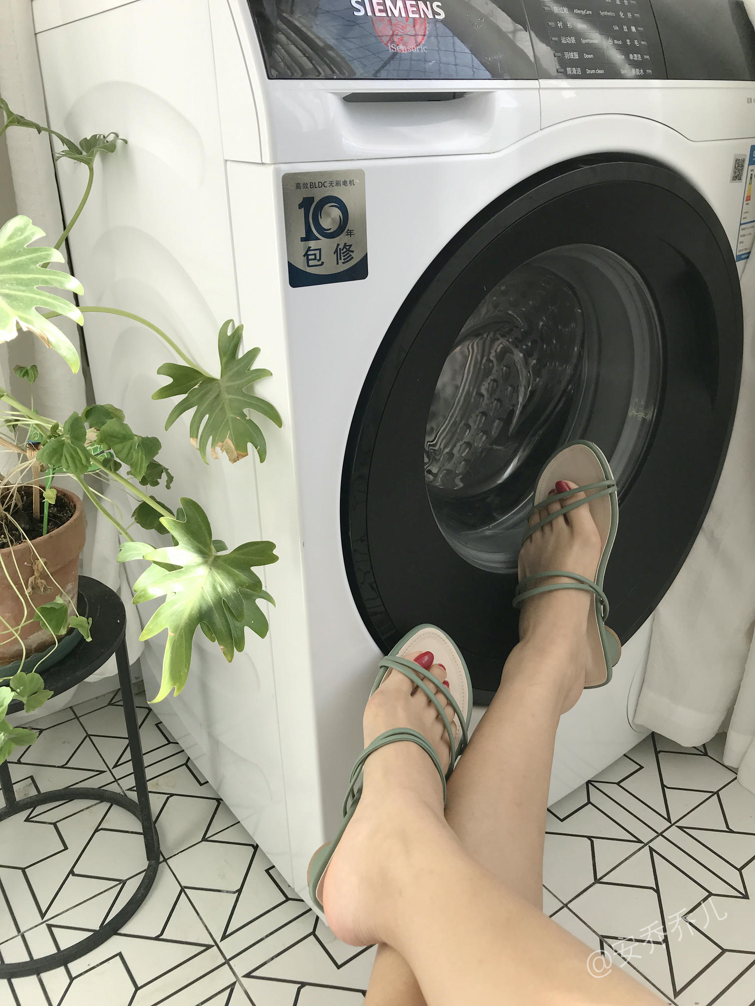 安乔乔 NO.016 阳台洗衣房 [104P+476M]_第5集