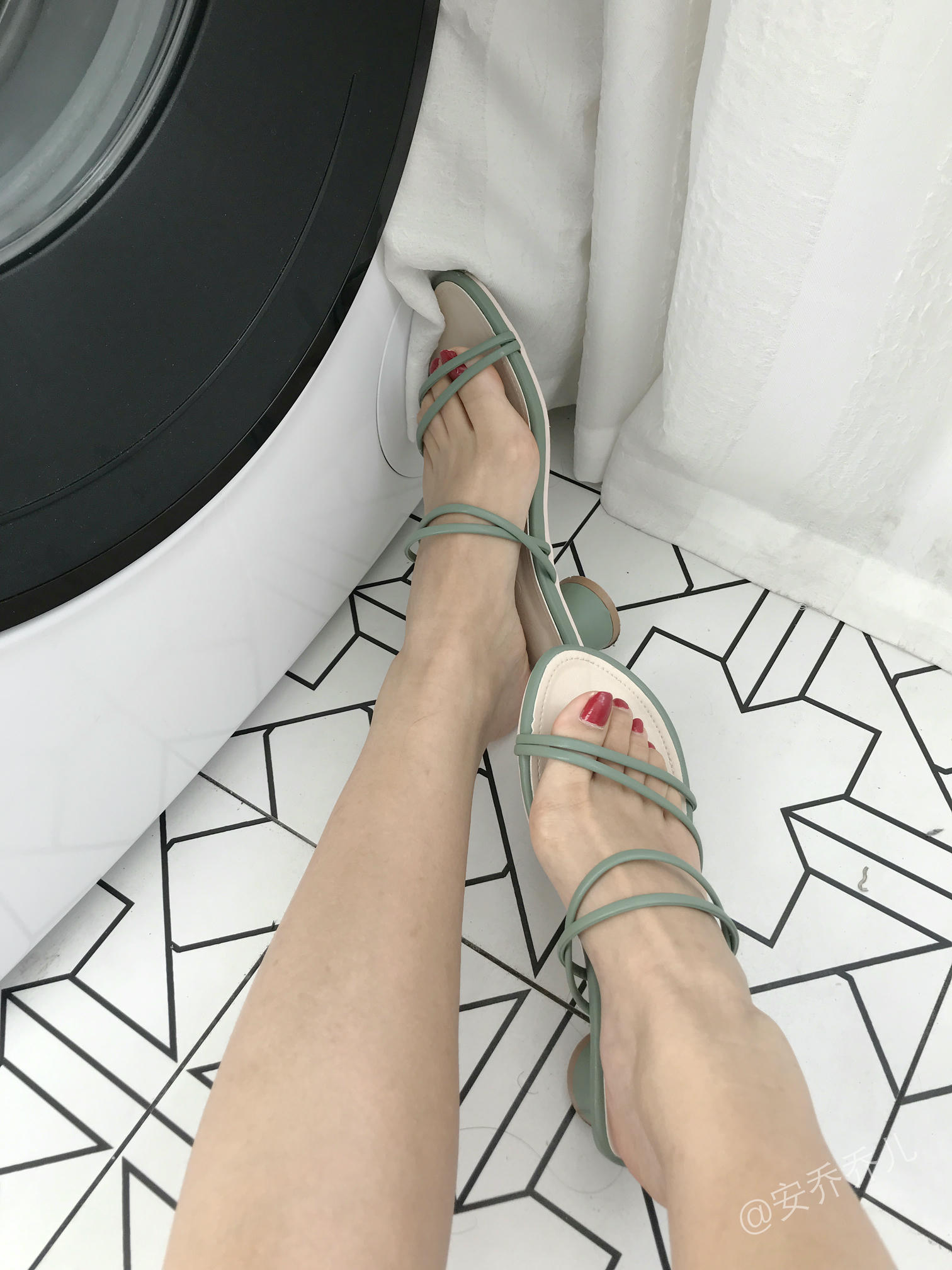 安乔乔 NO.016 阳台洗衣房 [104P+476M]_第5集