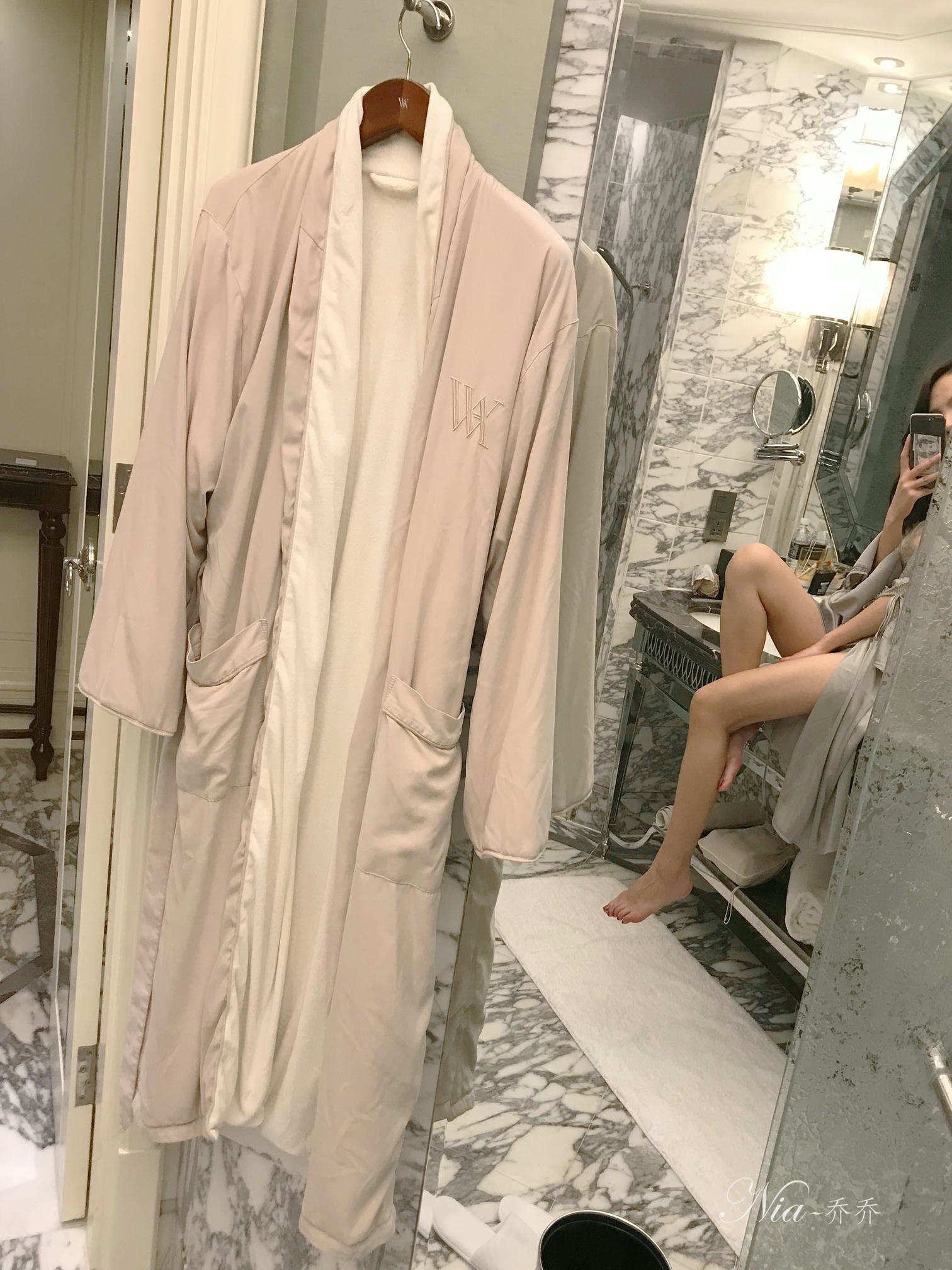 安乔乔 NO.022 酒店连衣裙 [113P+320M]_第1集