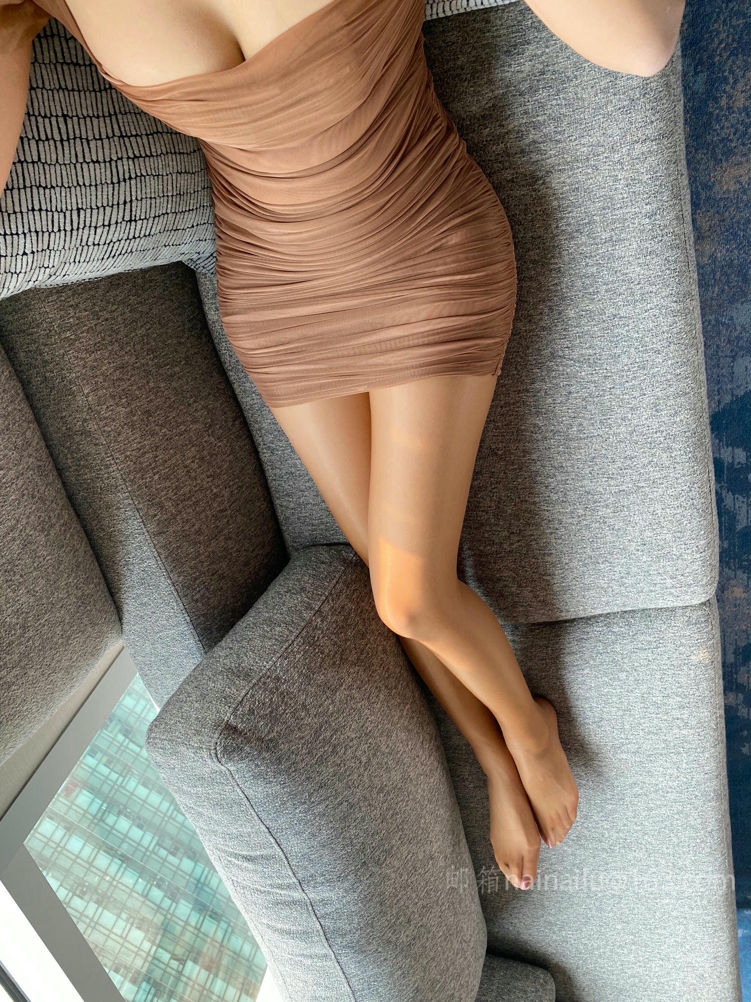 安乔乔 NO.033 棕色包臀裙 [91P1V+549M]_第3集