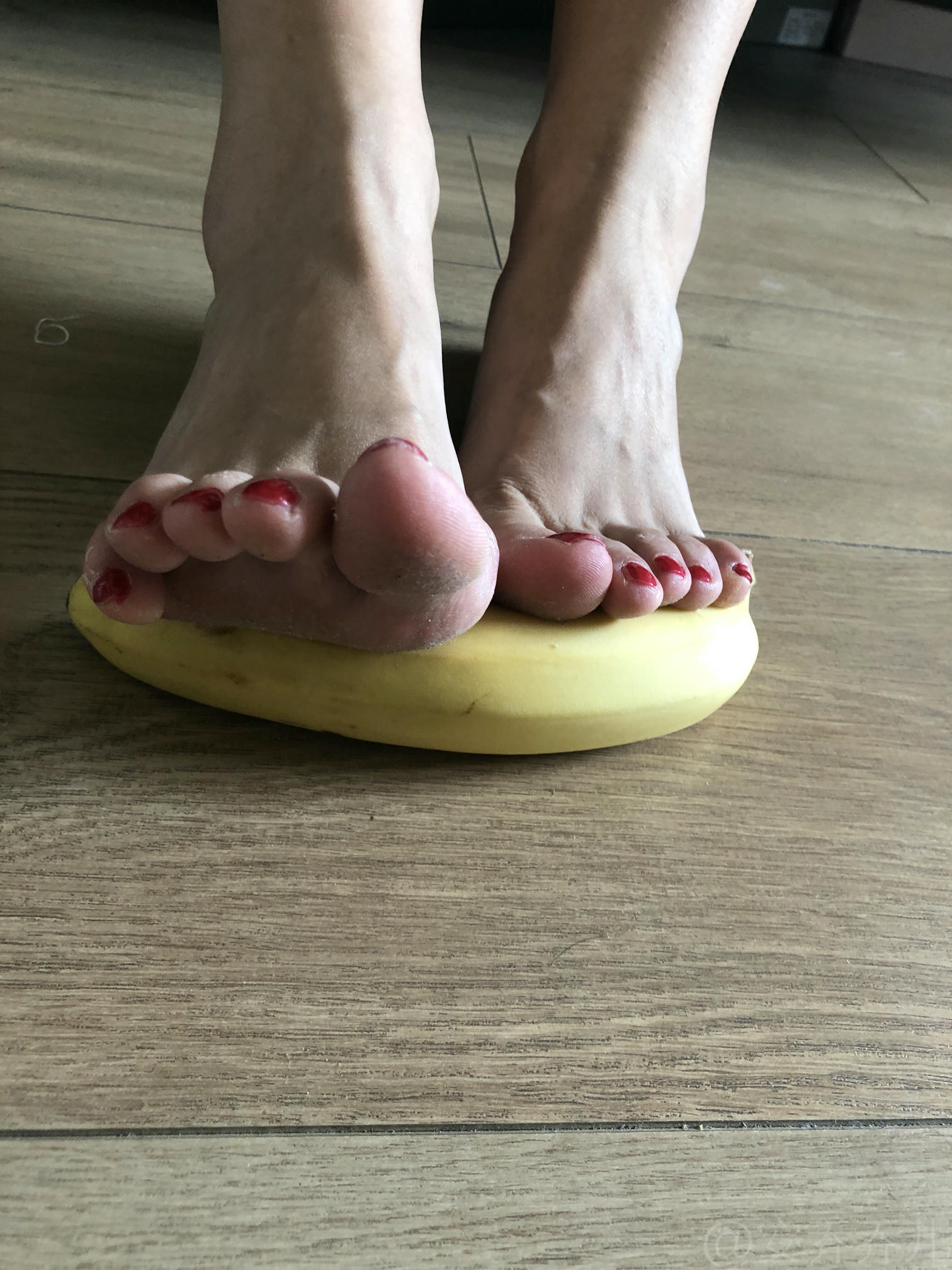 安乔乔 NO.009 踩香蕉 [134P+558M]_第1集