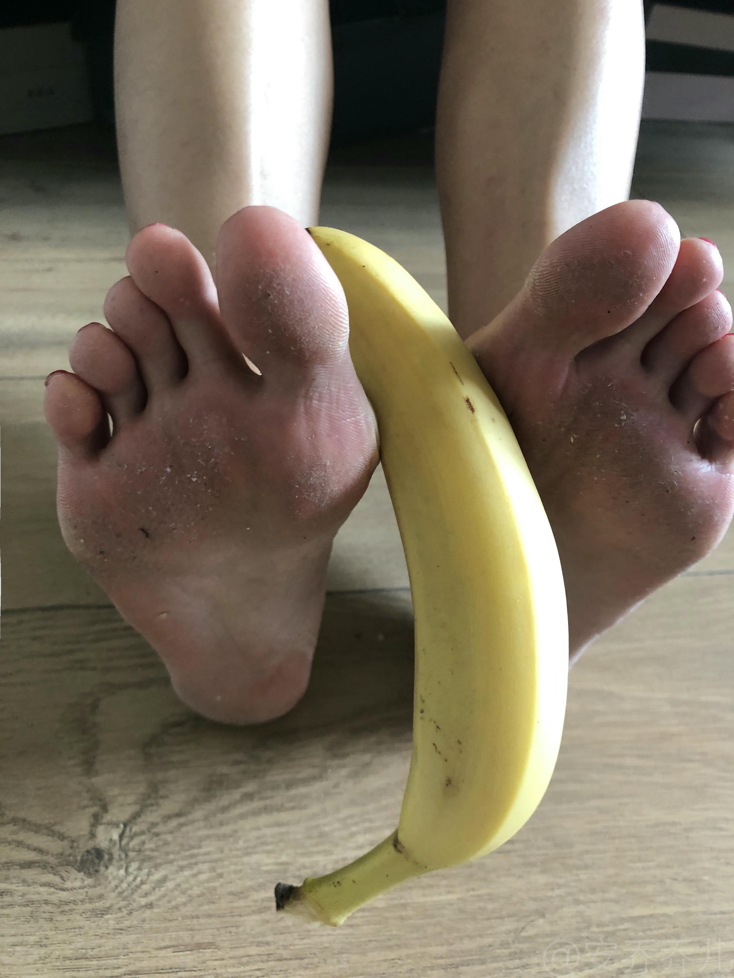 安乔乔 NO.009 踩香蕉 [134P+558M]_第1集